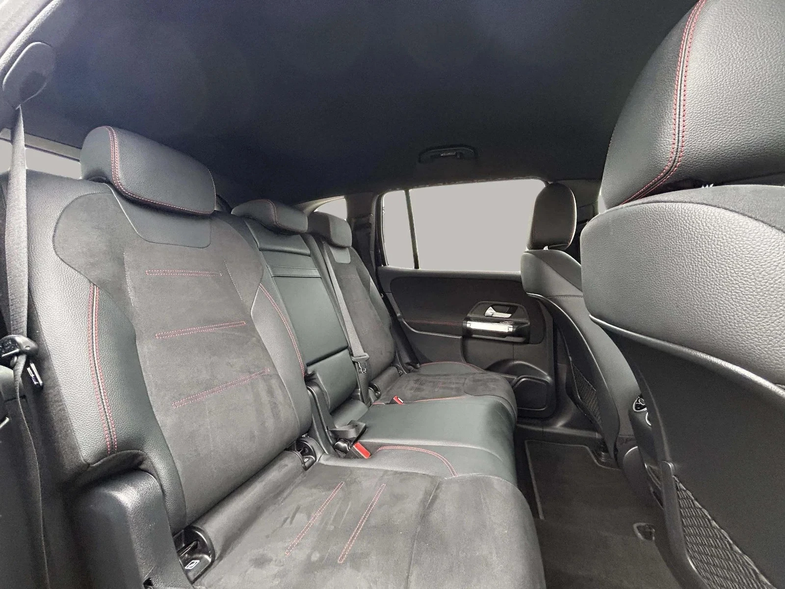 Mercedes-Benz-EQB-image-15