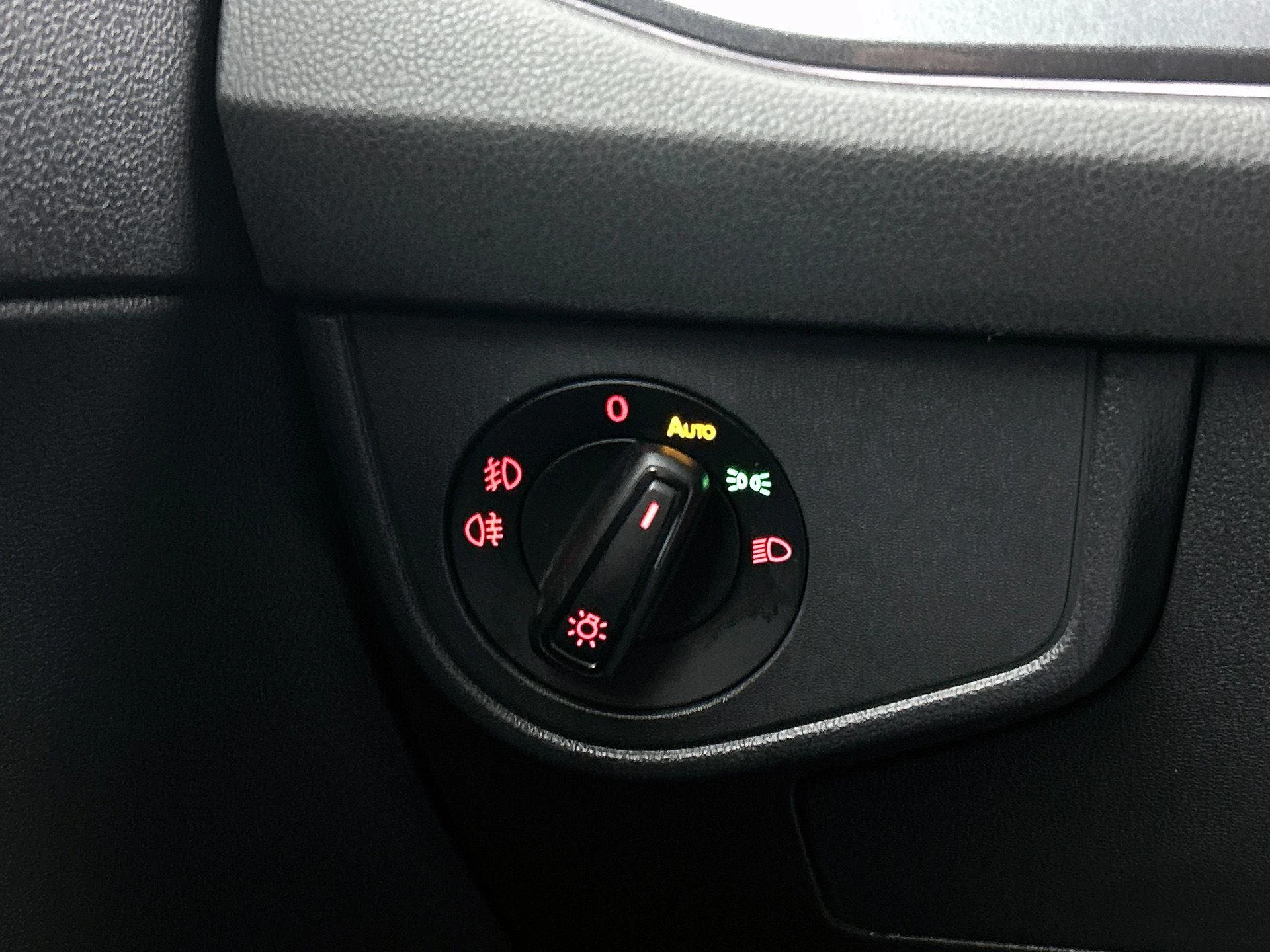 Volkswagen-Polo-image-23