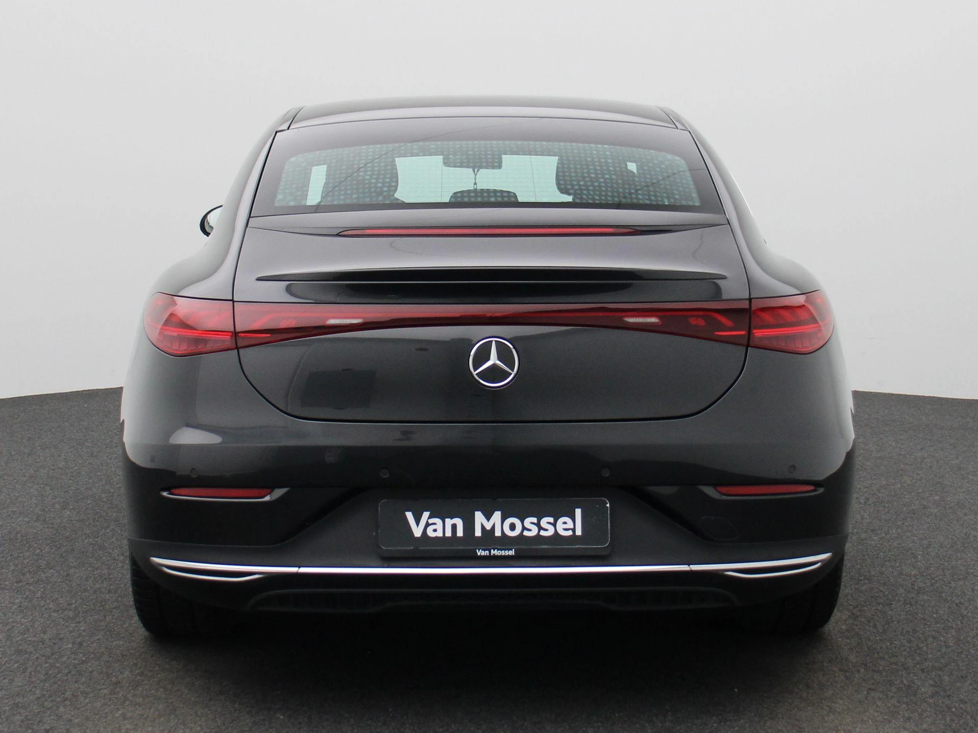 Mercedes-Benz-EQE-image-4