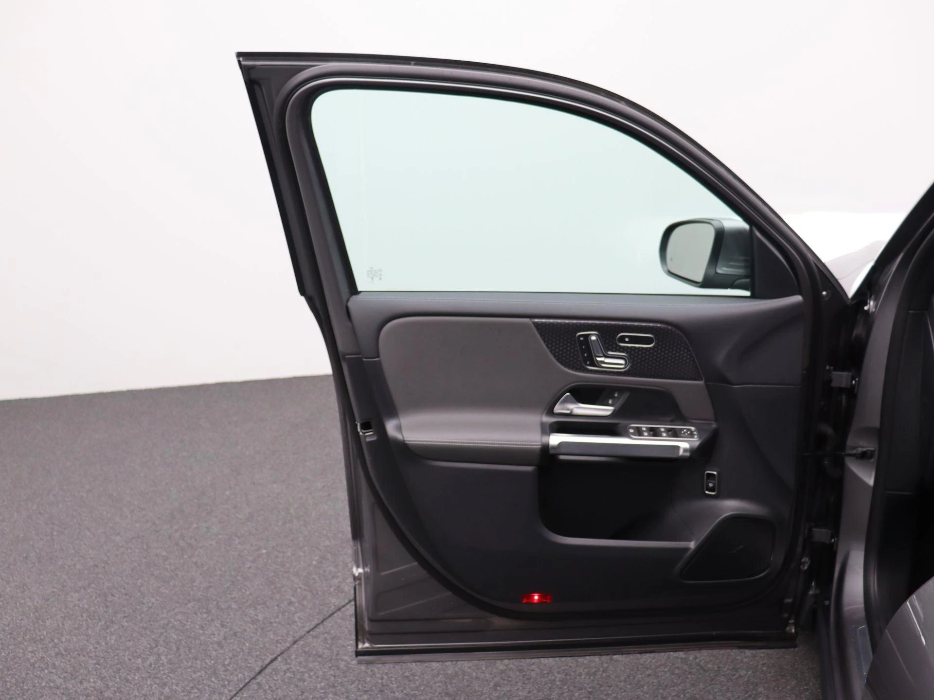 Mercedes-Benz EQB 300 Luxury Line 4Matic + CARPLAY + ELECTRIC ART ADVANCED PLUS +