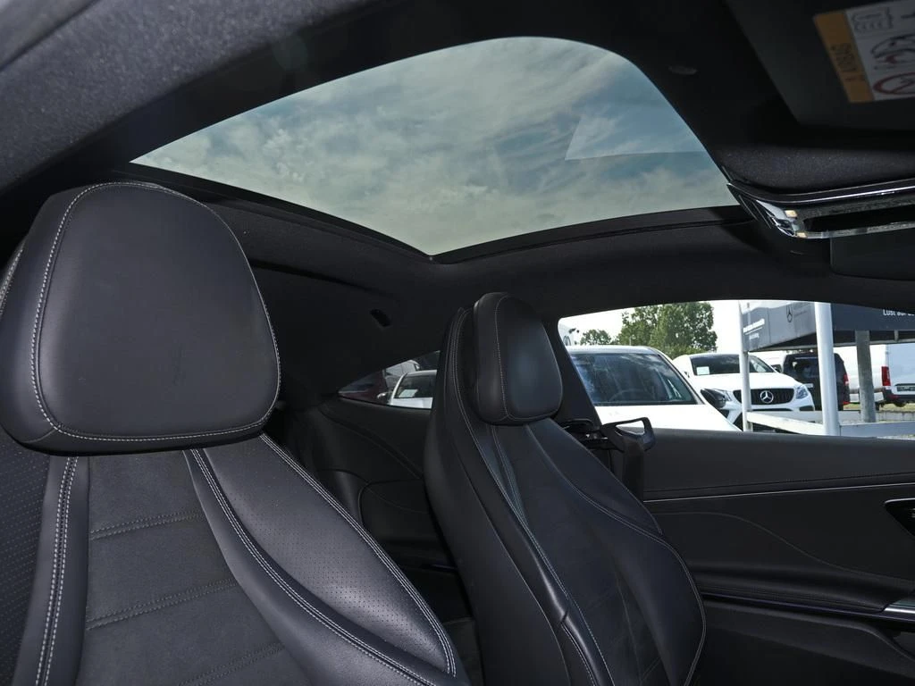 Mercedes-Benz-CLE 200-image-12