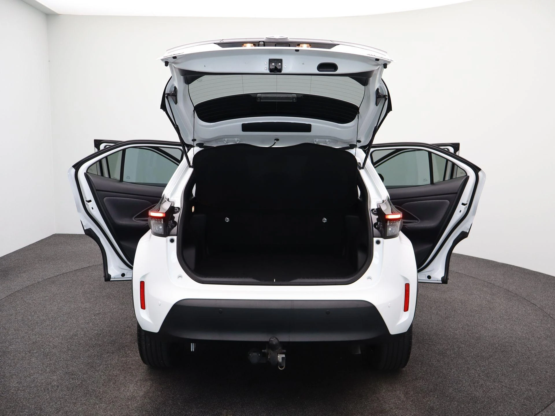 Toyota-Yaris Cross-image-12