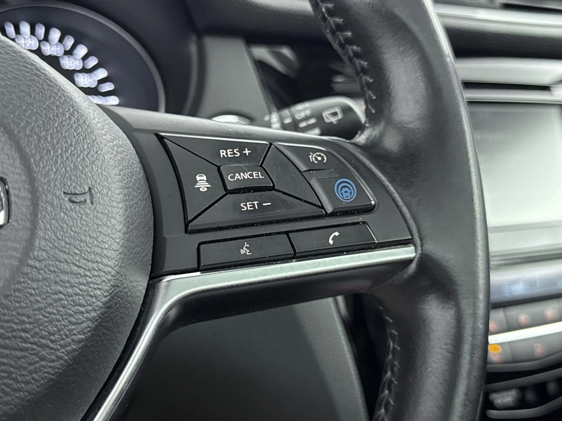 Nissan-QASHQAI-image-16