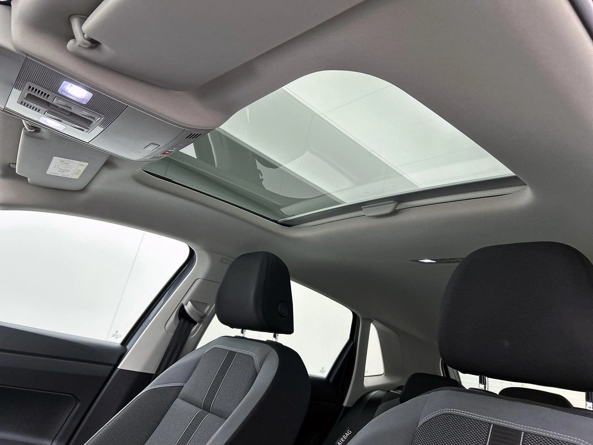 Volkswagen-Polo-image-28