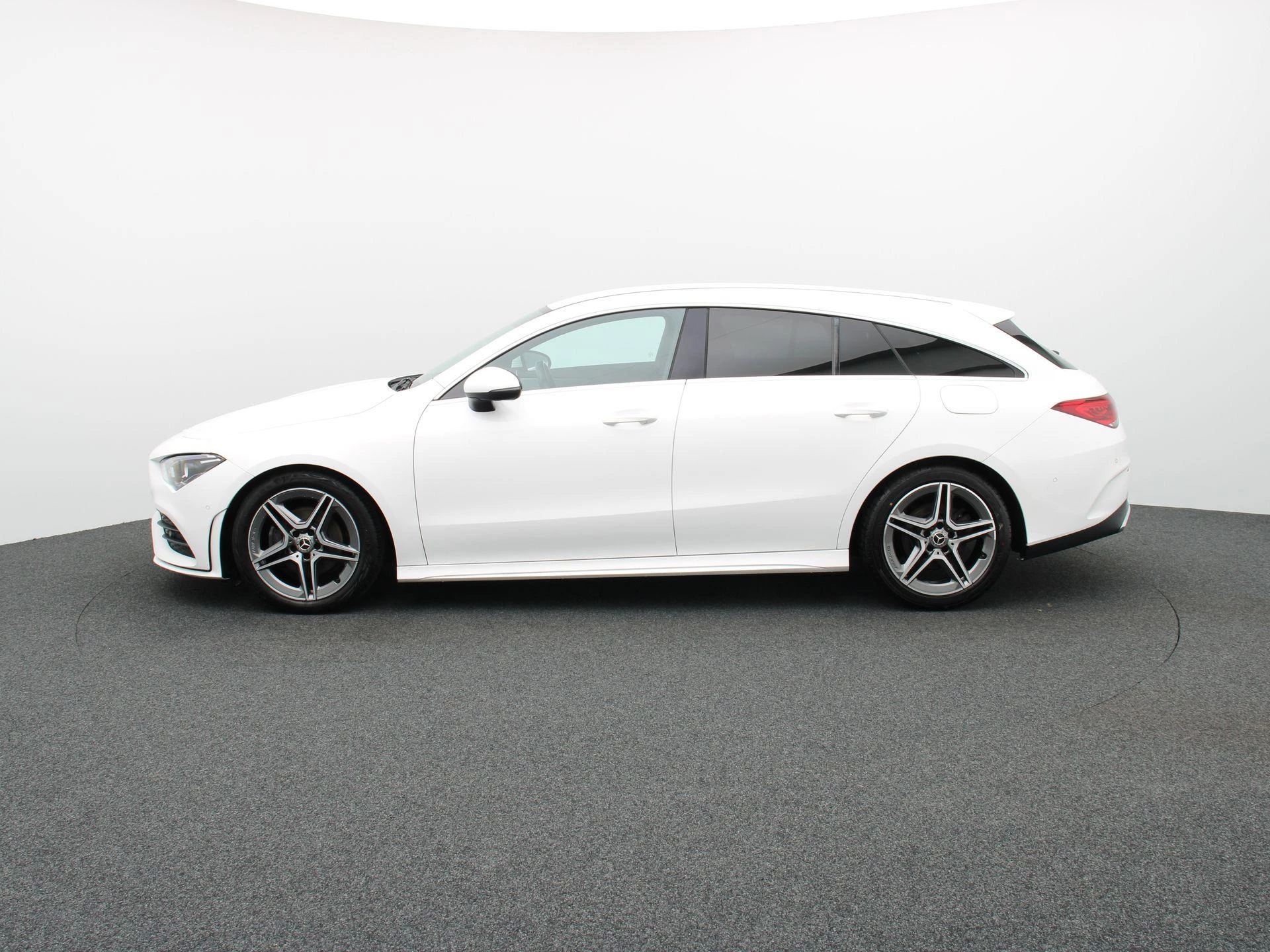 Mercedes-Benz CLA 180 Shooting Brake + AMG LINE + CARPLAY + CAMERA +