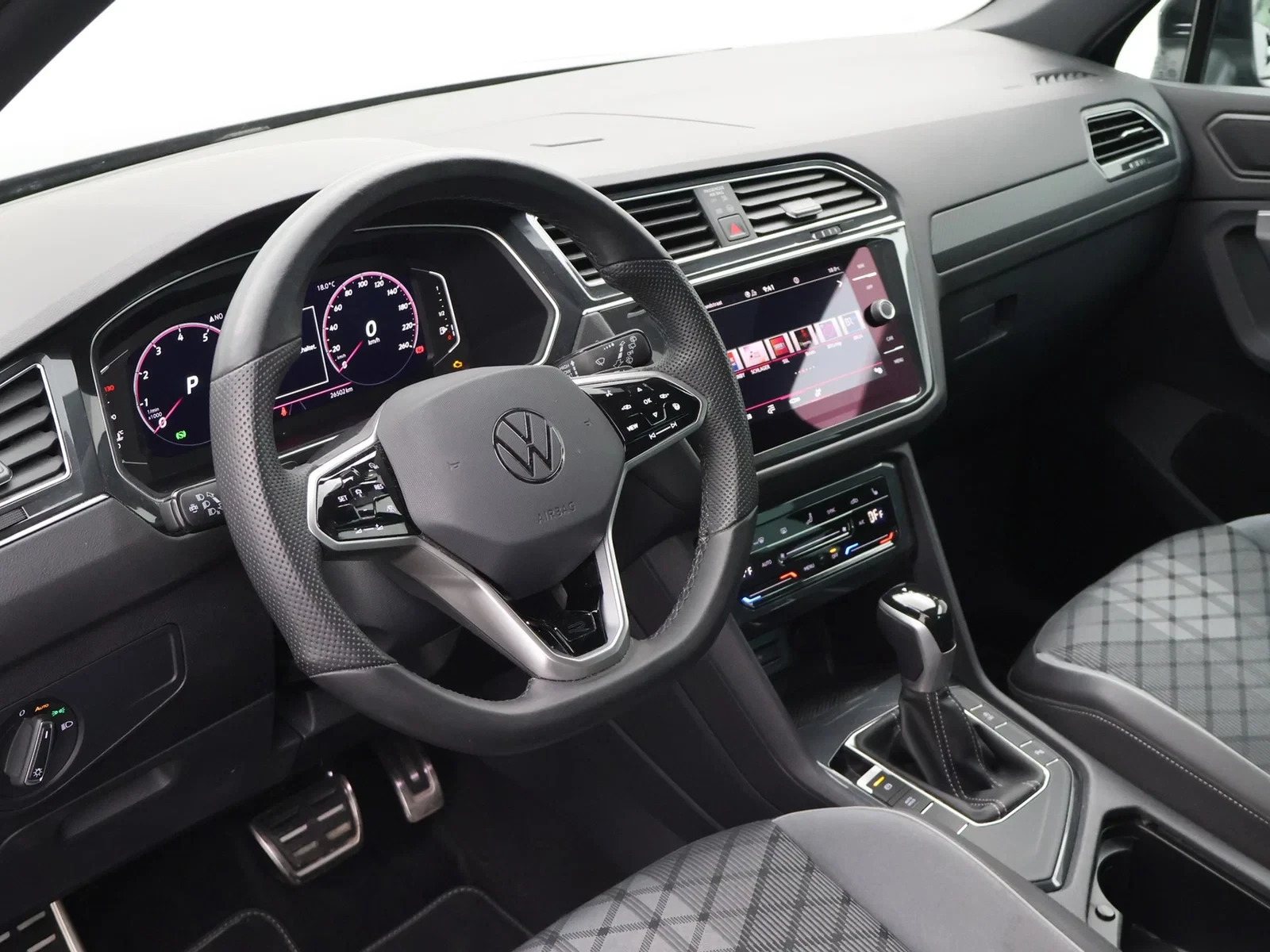 Volkswagen Tiguan Tiguan 1.5 TSI R-Line 150PK *AUTOMAAT*NAVI*BLTH*CRUISE*PDC*ZETELVERWARMING*SPORTSEATS*...