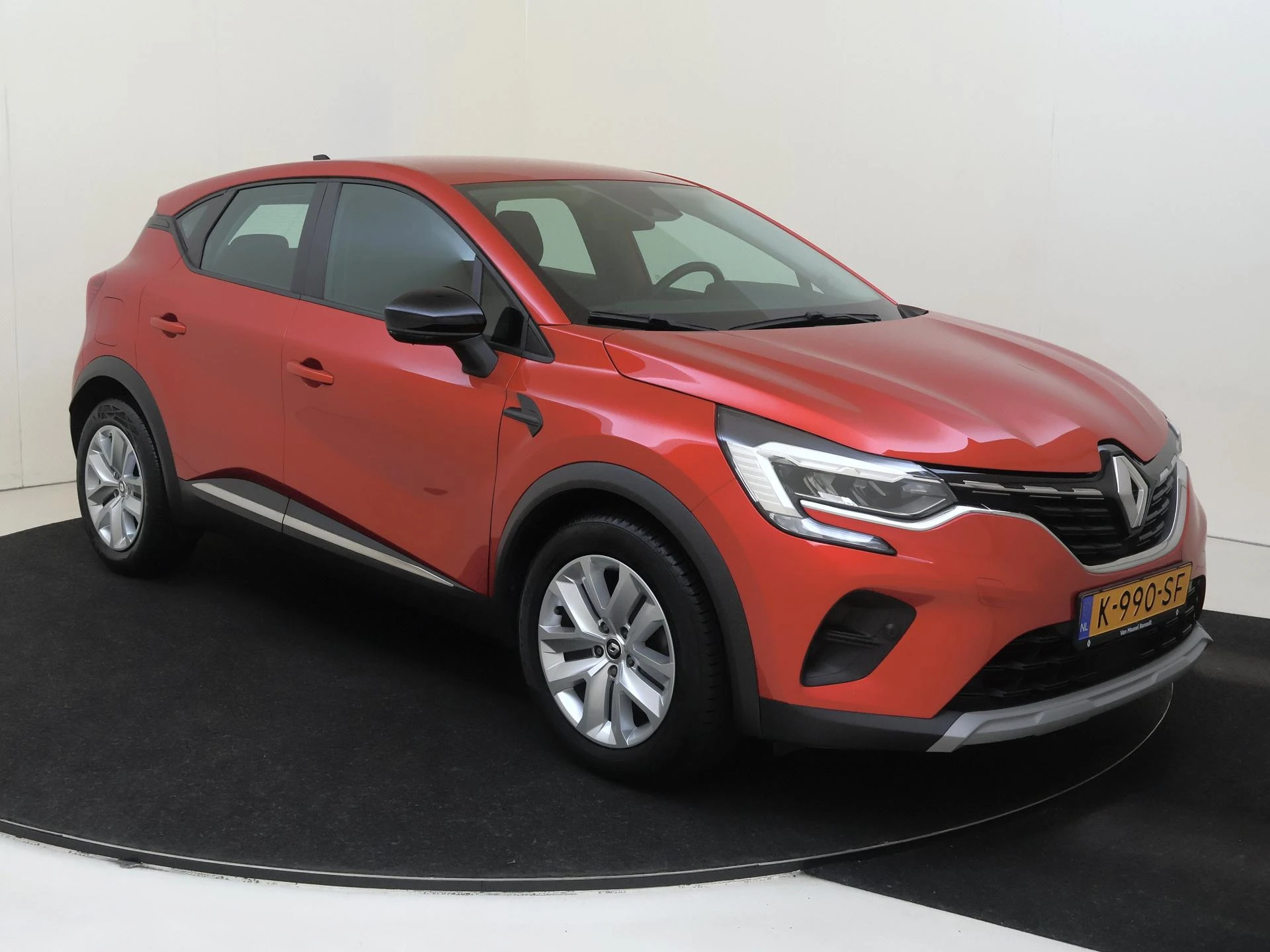 Renault-Captur-image-1