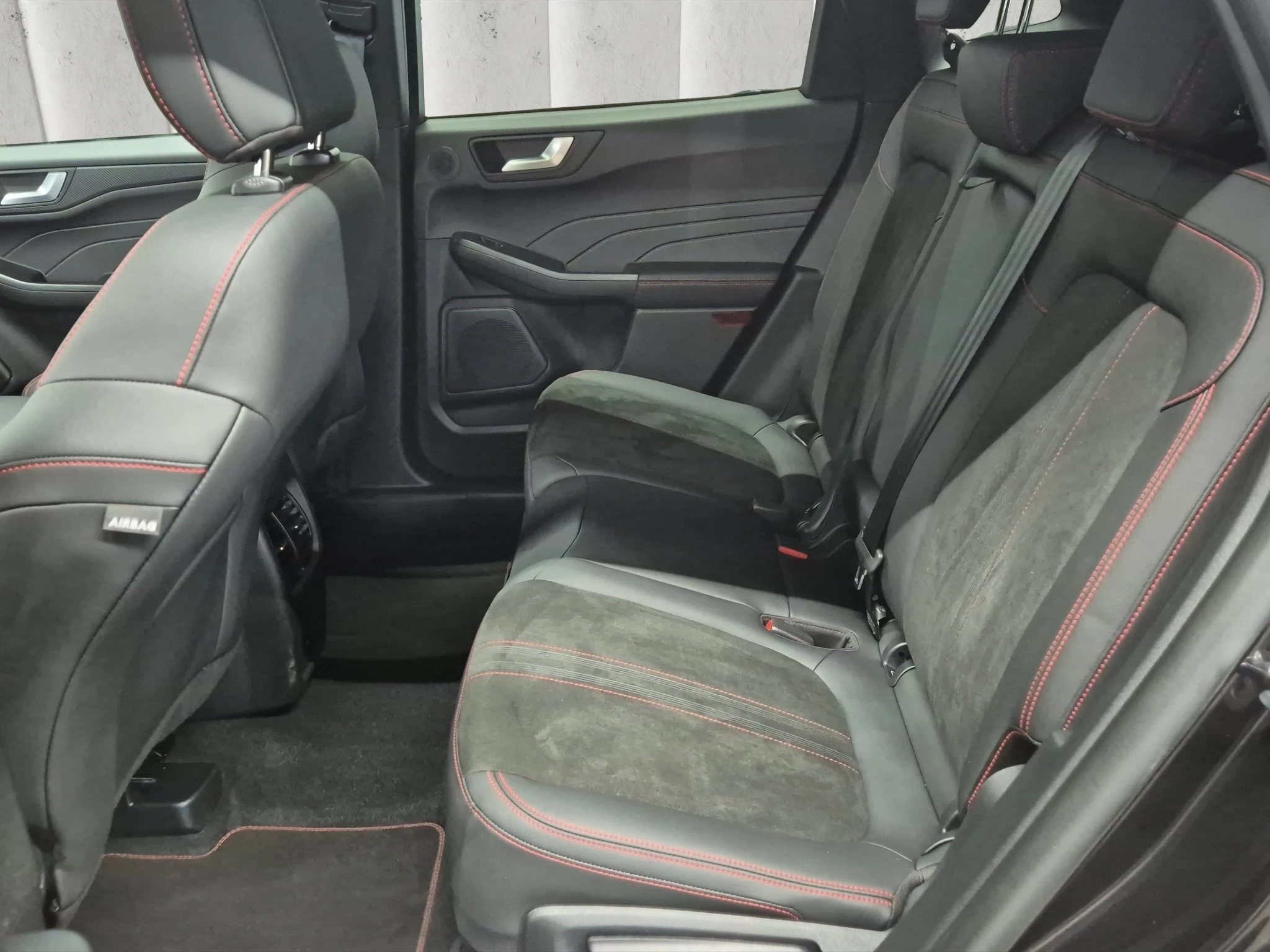 Ford Kuga ST-Line X Aut.*PANO*AHK*360GRAD*LED-MATRIX*NAVI*GRA*WINTER-PKT..