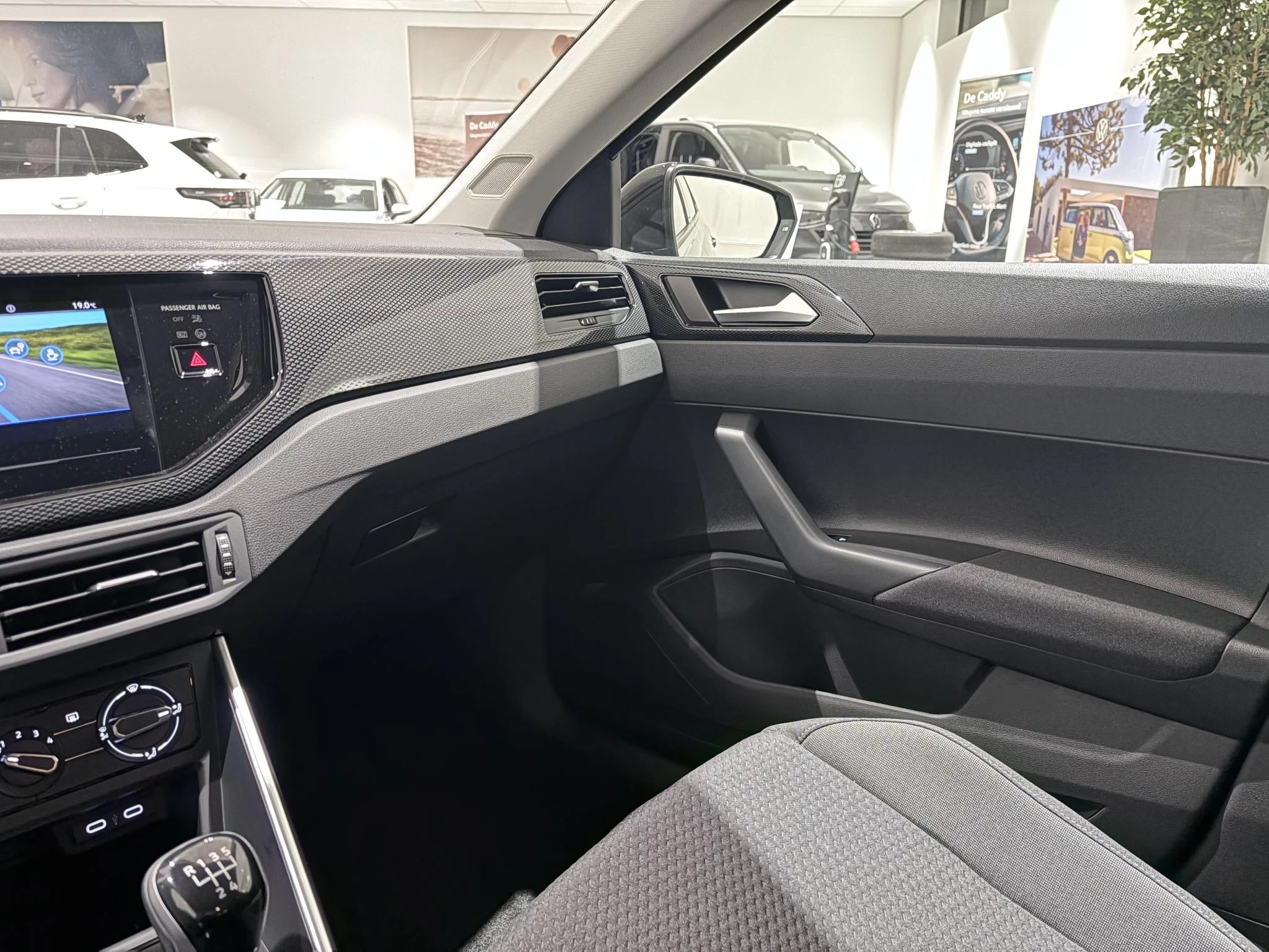 Volkswagen-Polo-image-27