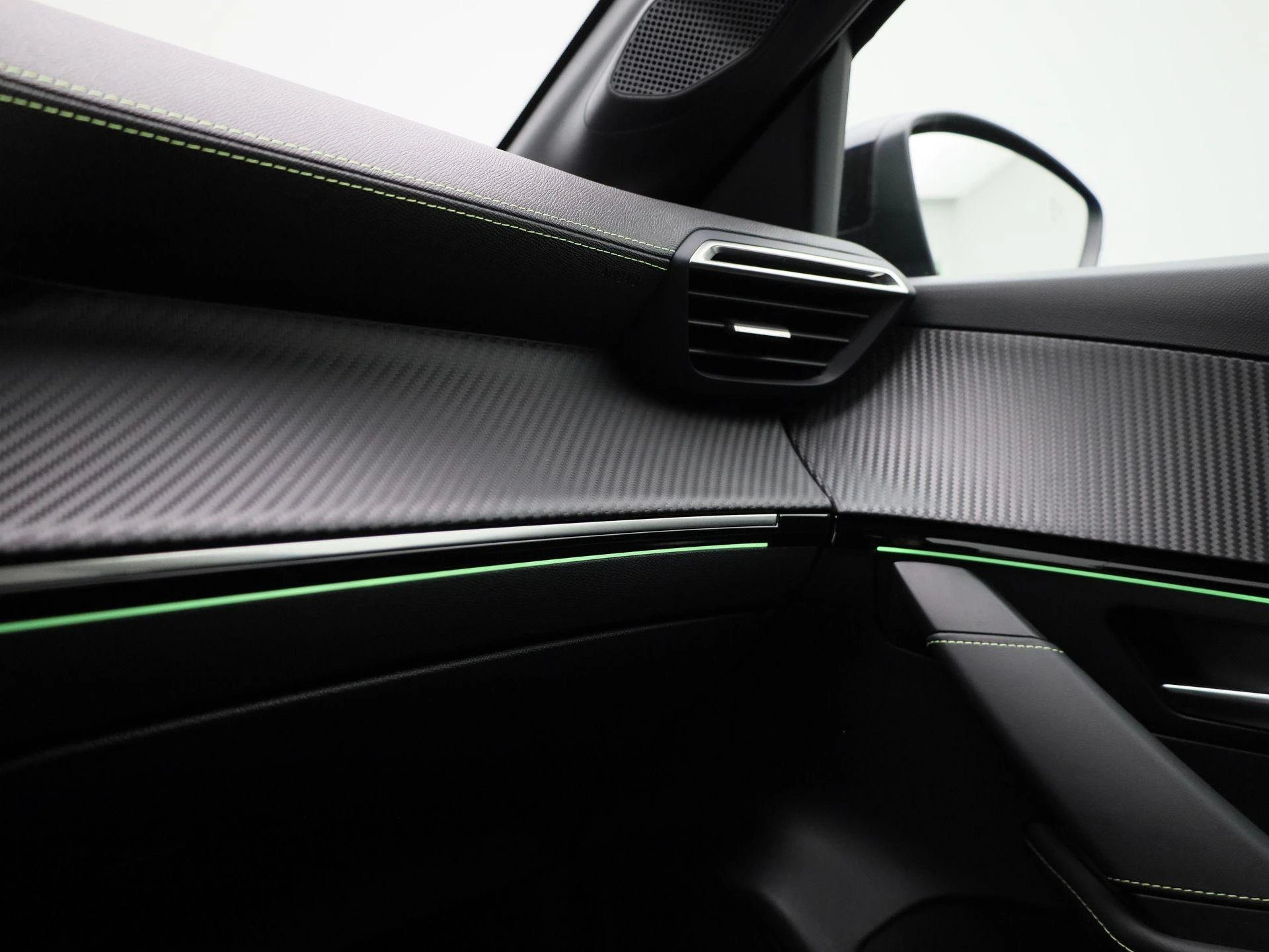 Peugeot-e-208-image-31