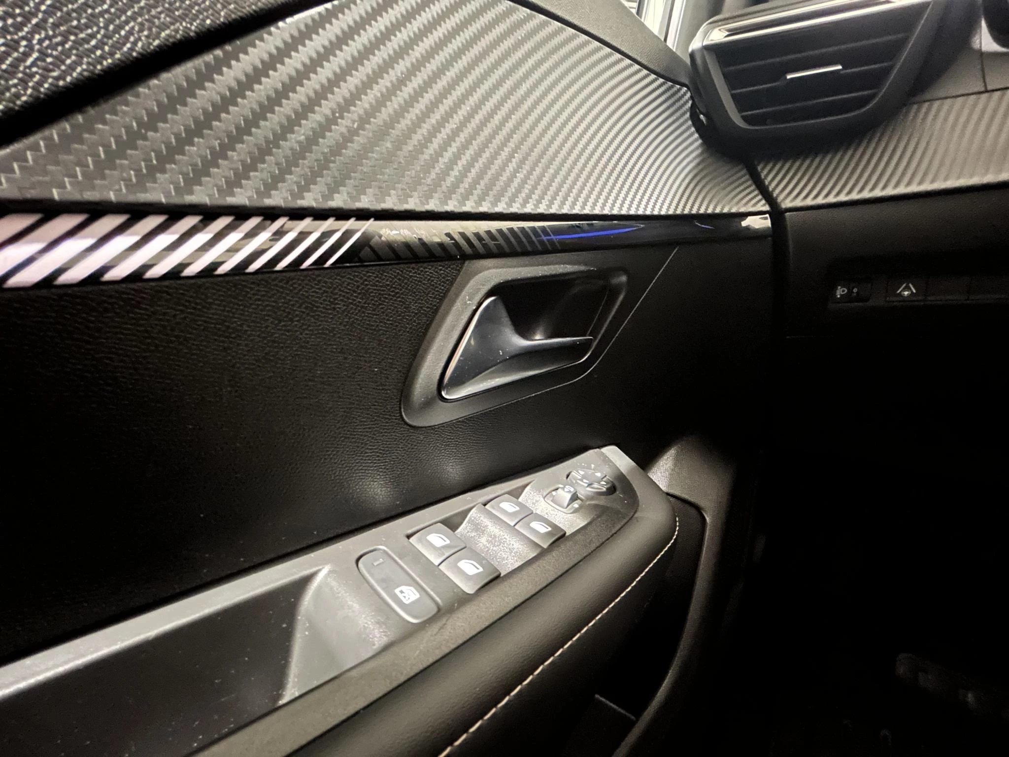 Peugeot-208-image-18