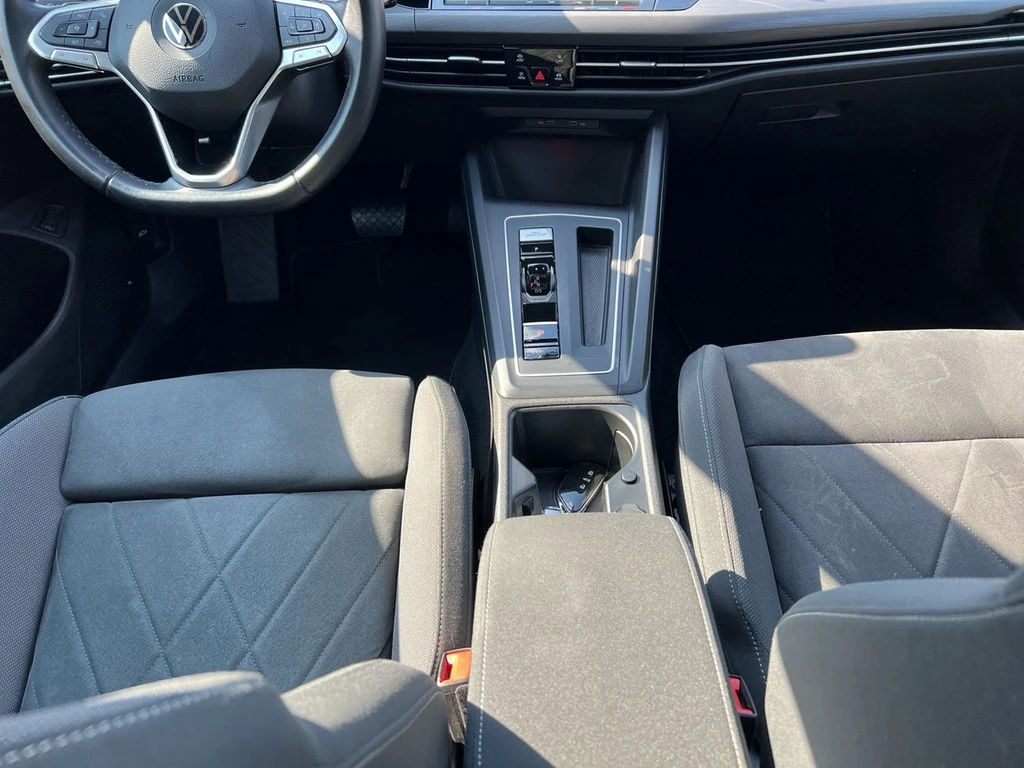 Volkswagen-Golf-image-8