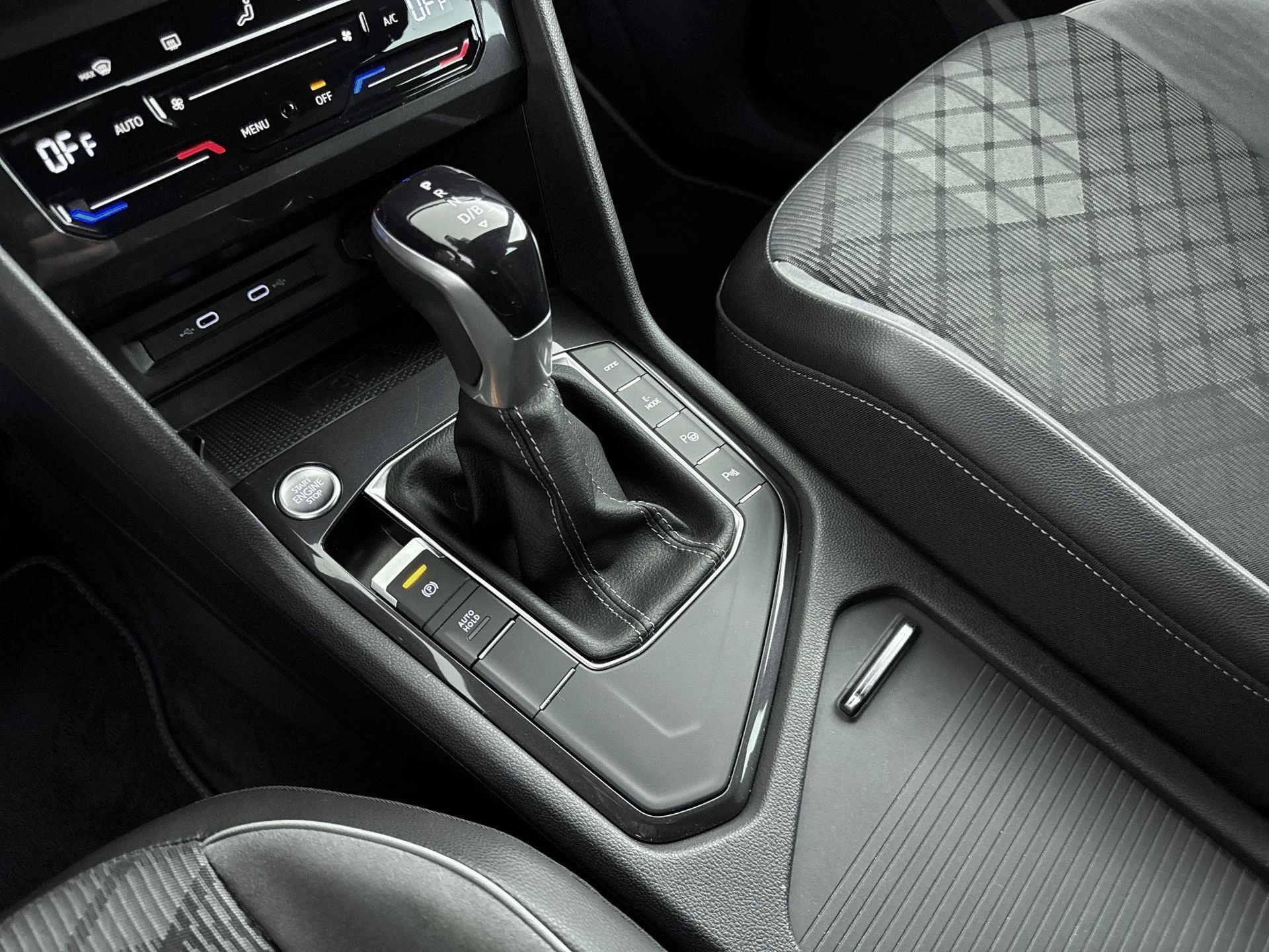 Volkswagen-Tiguan-image-12
