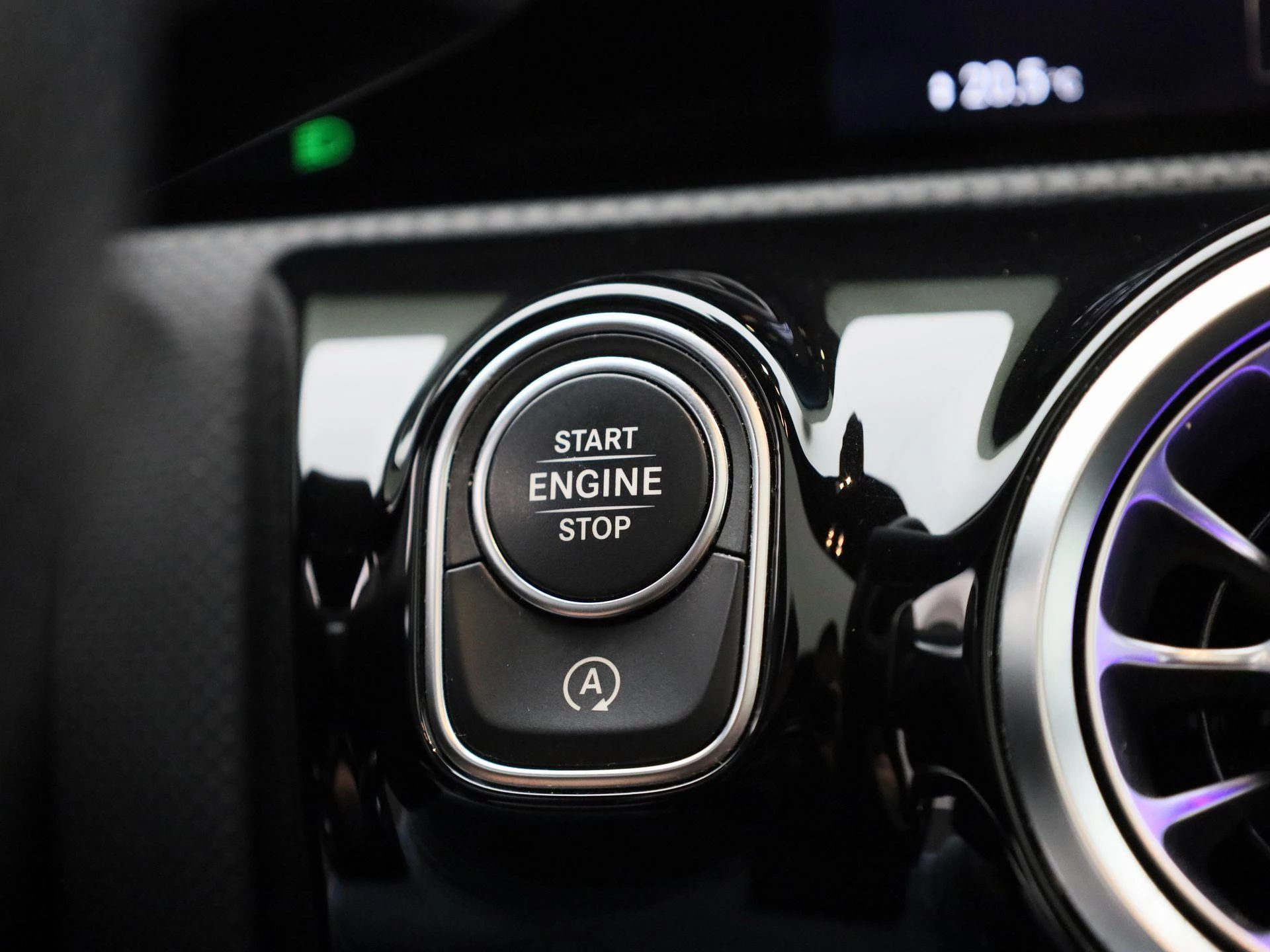 Mercedes-Benz CLA 180 d AMG Line Shooting Brake + CARPLAY + PANO DAK + TREKHAAK + MEMORY SEATS +