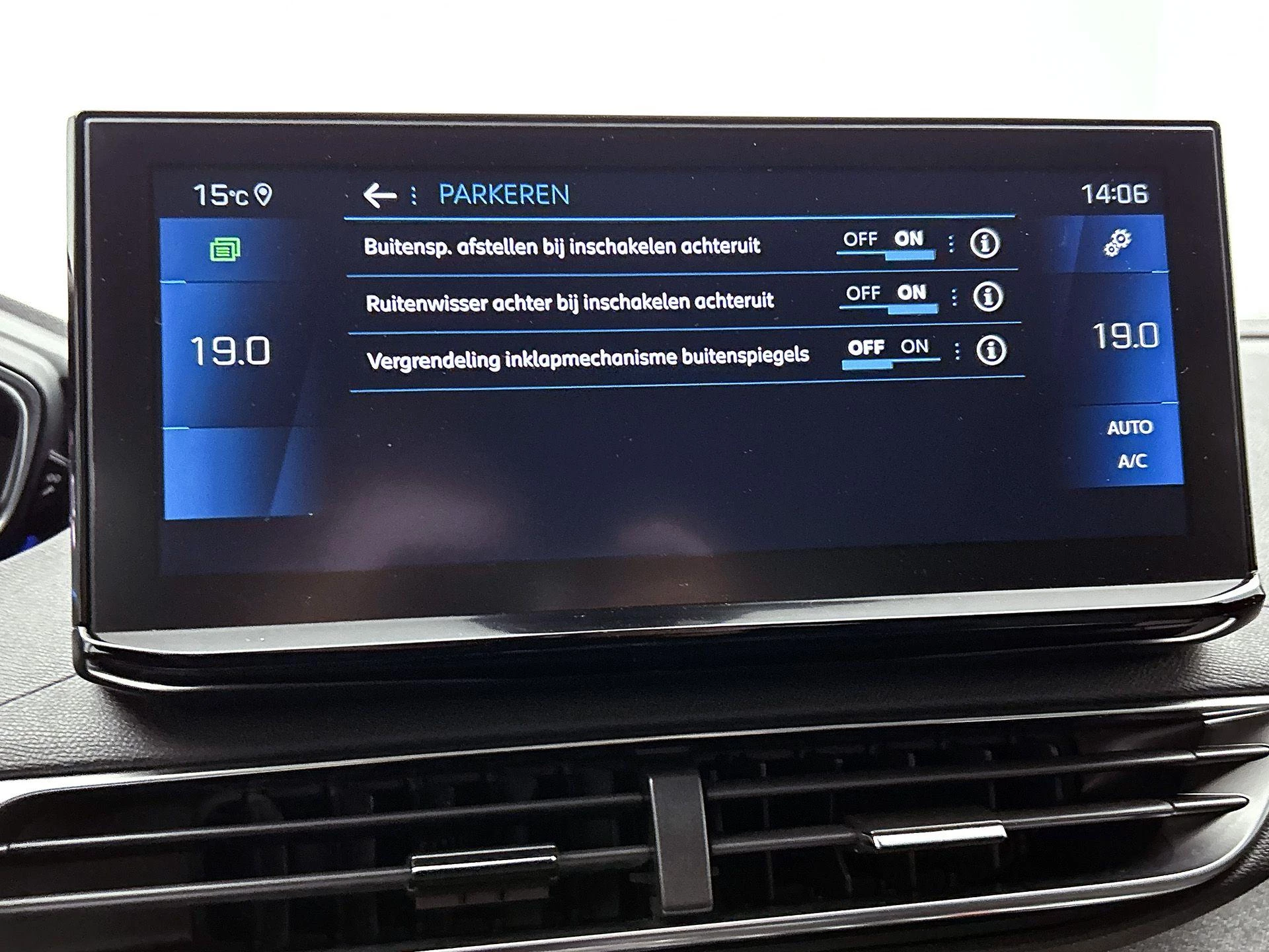 Peugeot-5008-image-12