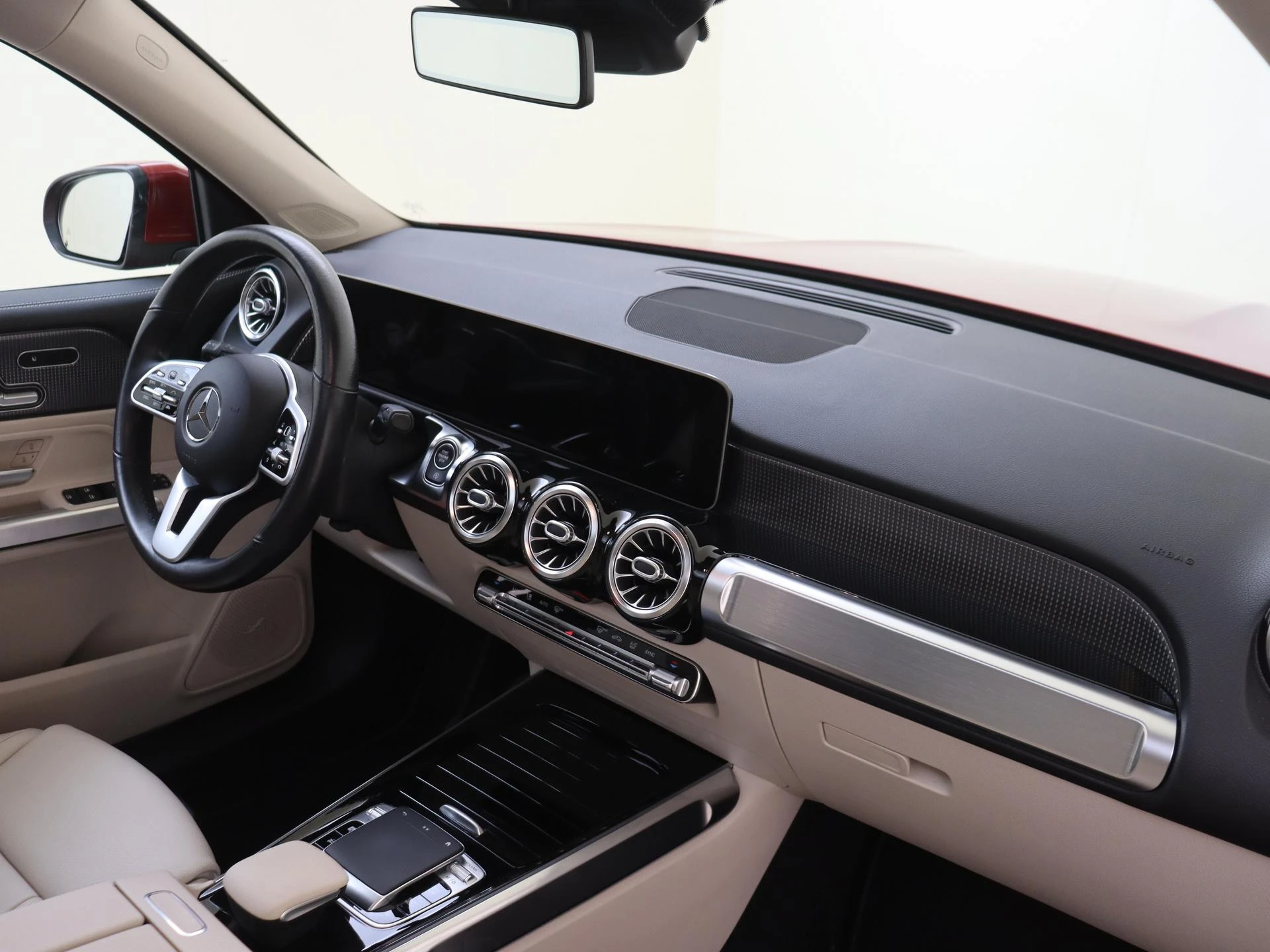 Mercedes-Benz-GLB-image-4