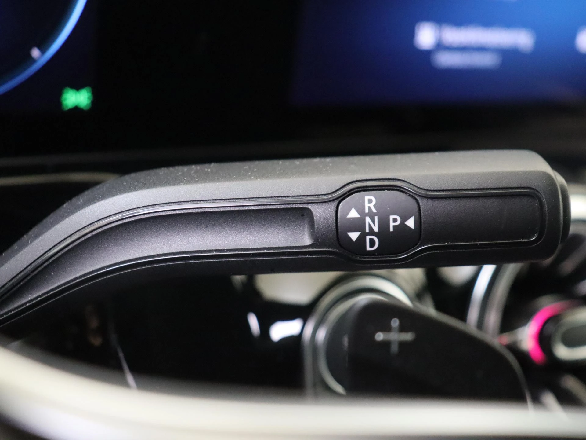 Mercedes-Benz-EQA-image-13