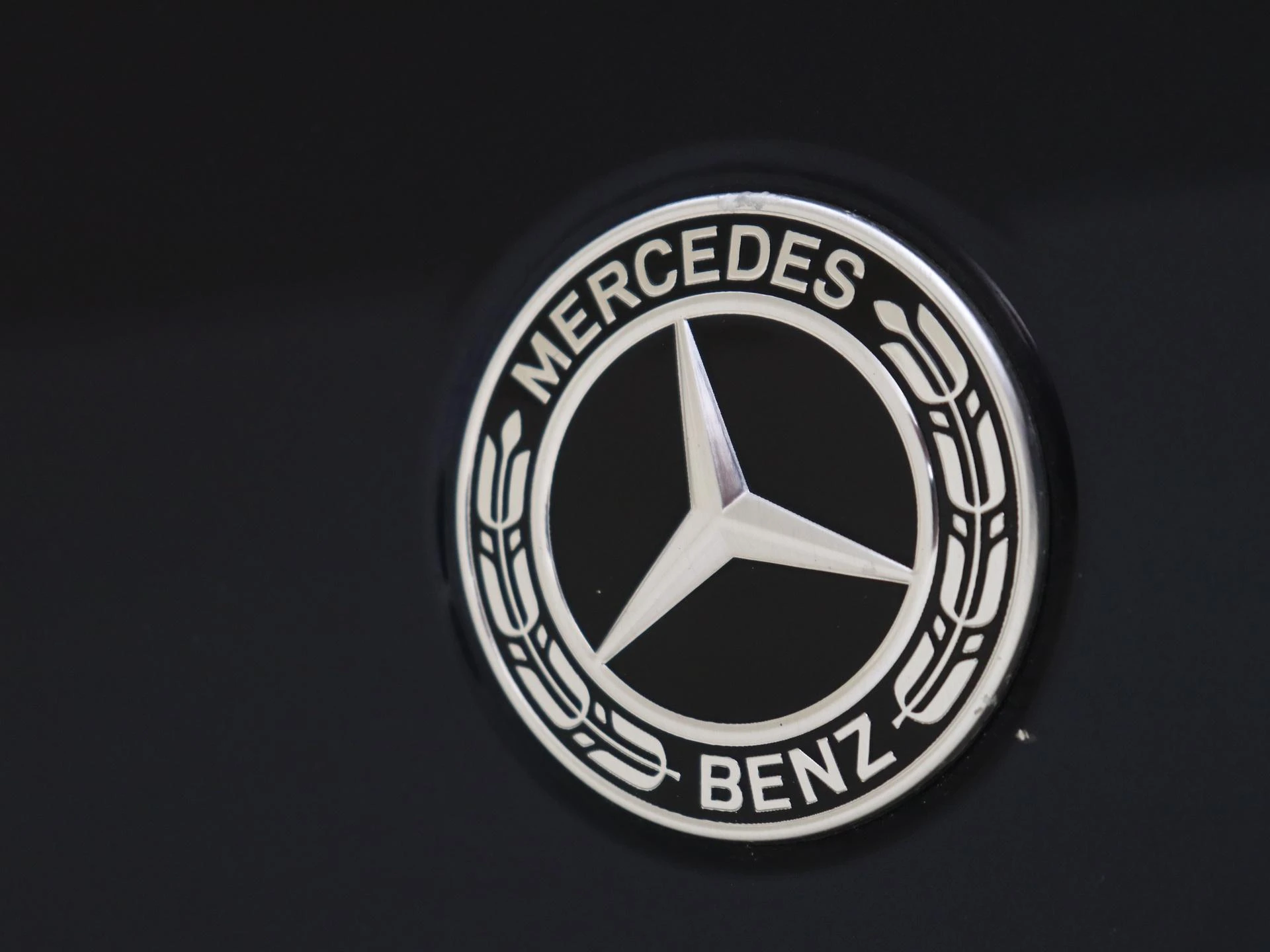 Mercedes-Benz-EQS-image-29