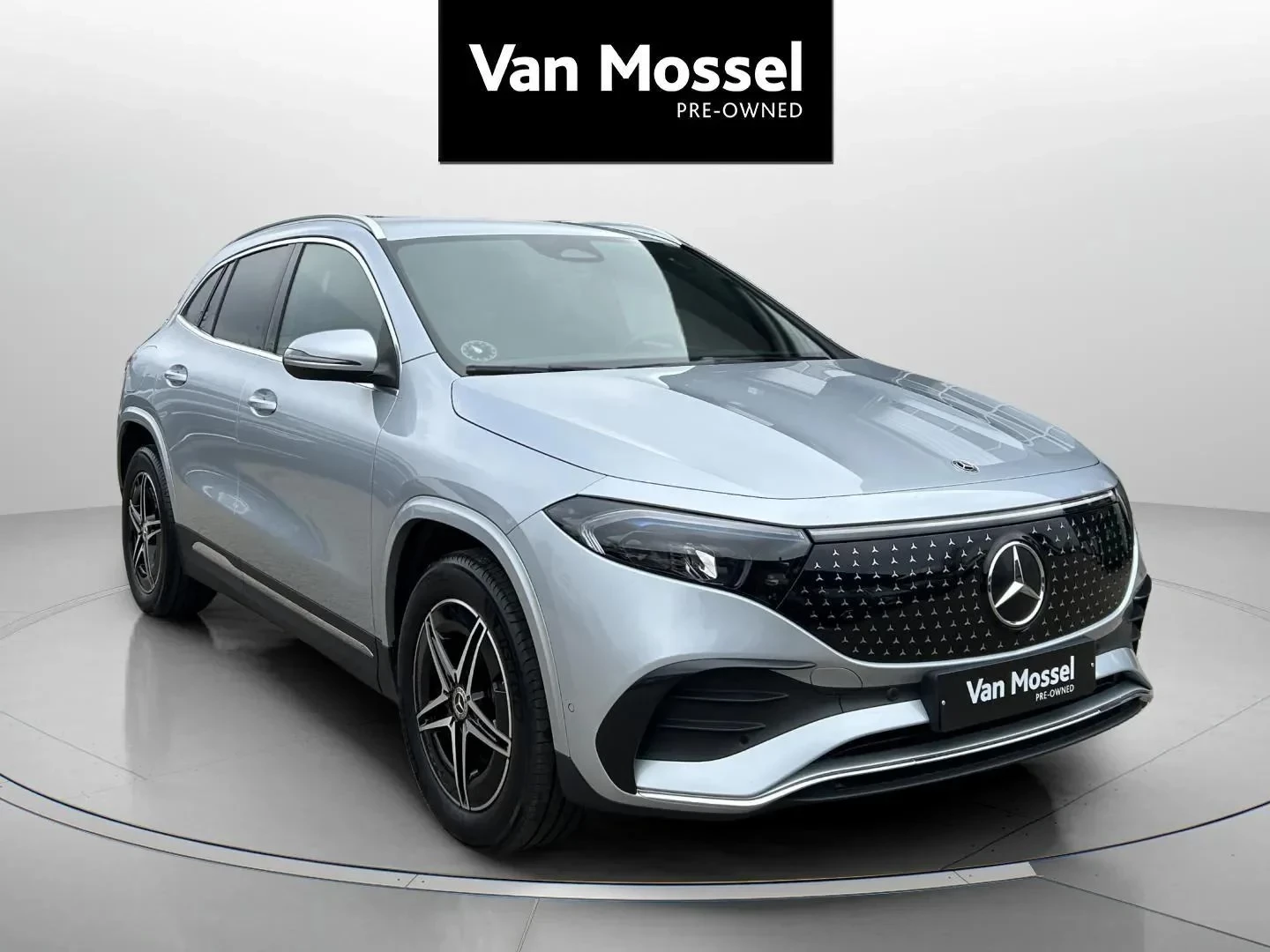 Mercedes-Benz-EQA-image-2
