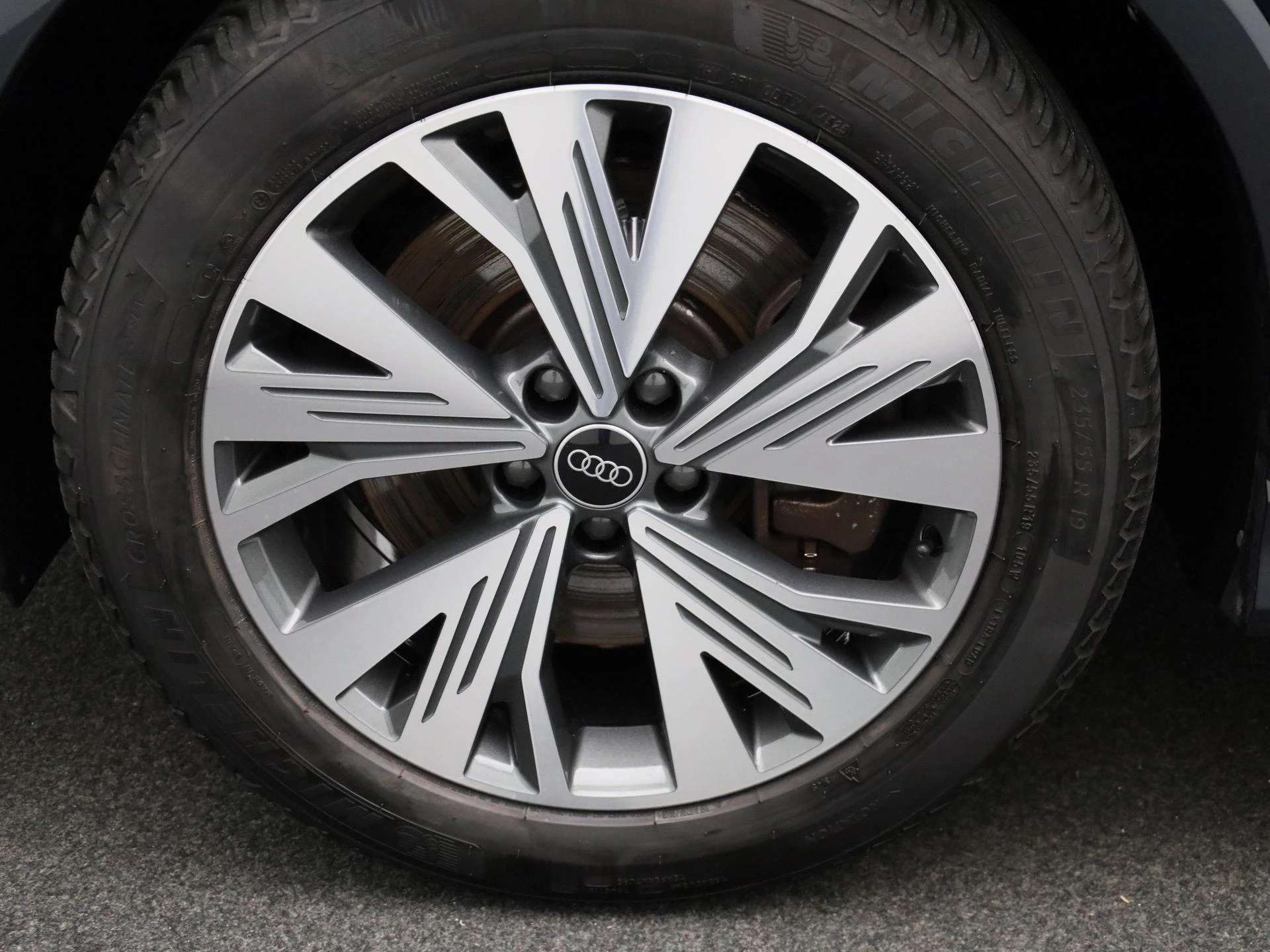 Audi-Q4 e-tron-image-13