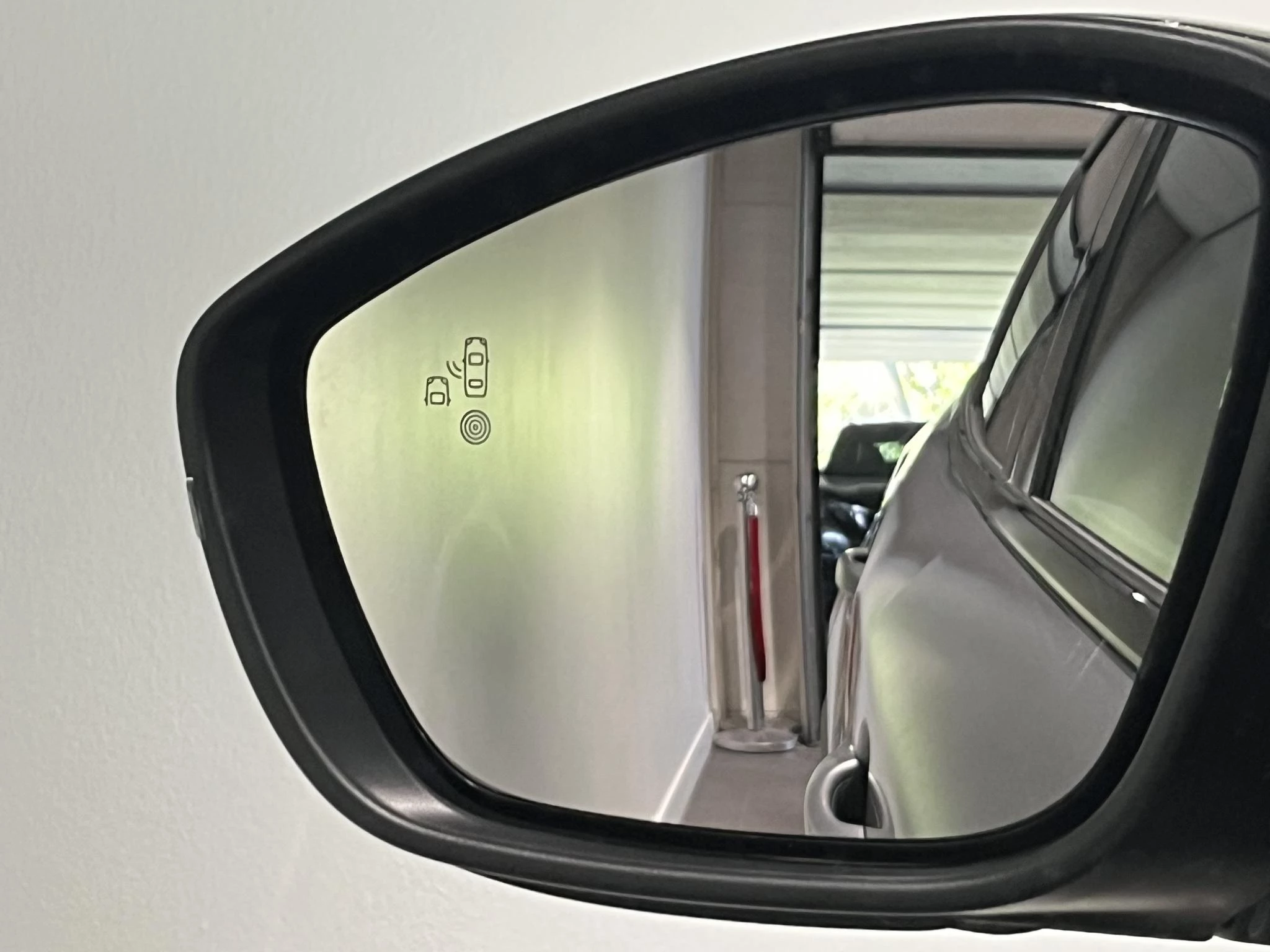 Peugeot-e-2008-image-17