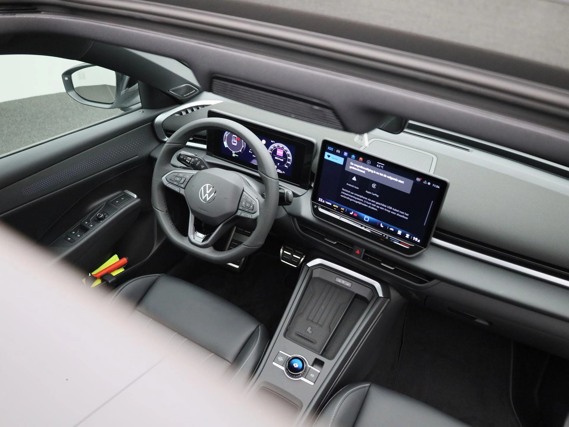 Volkswagen-T-Roc-image-39