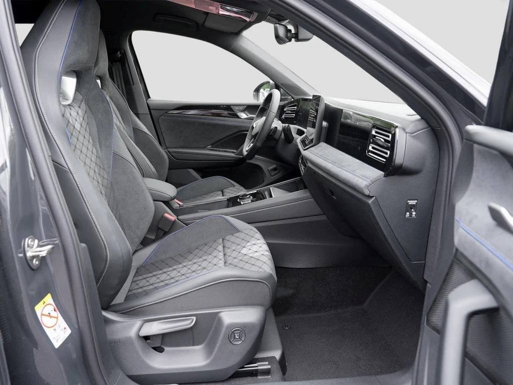 Volkswagen Tiguan R-Line 2.0TDI AHV Trailer Ass. Discover