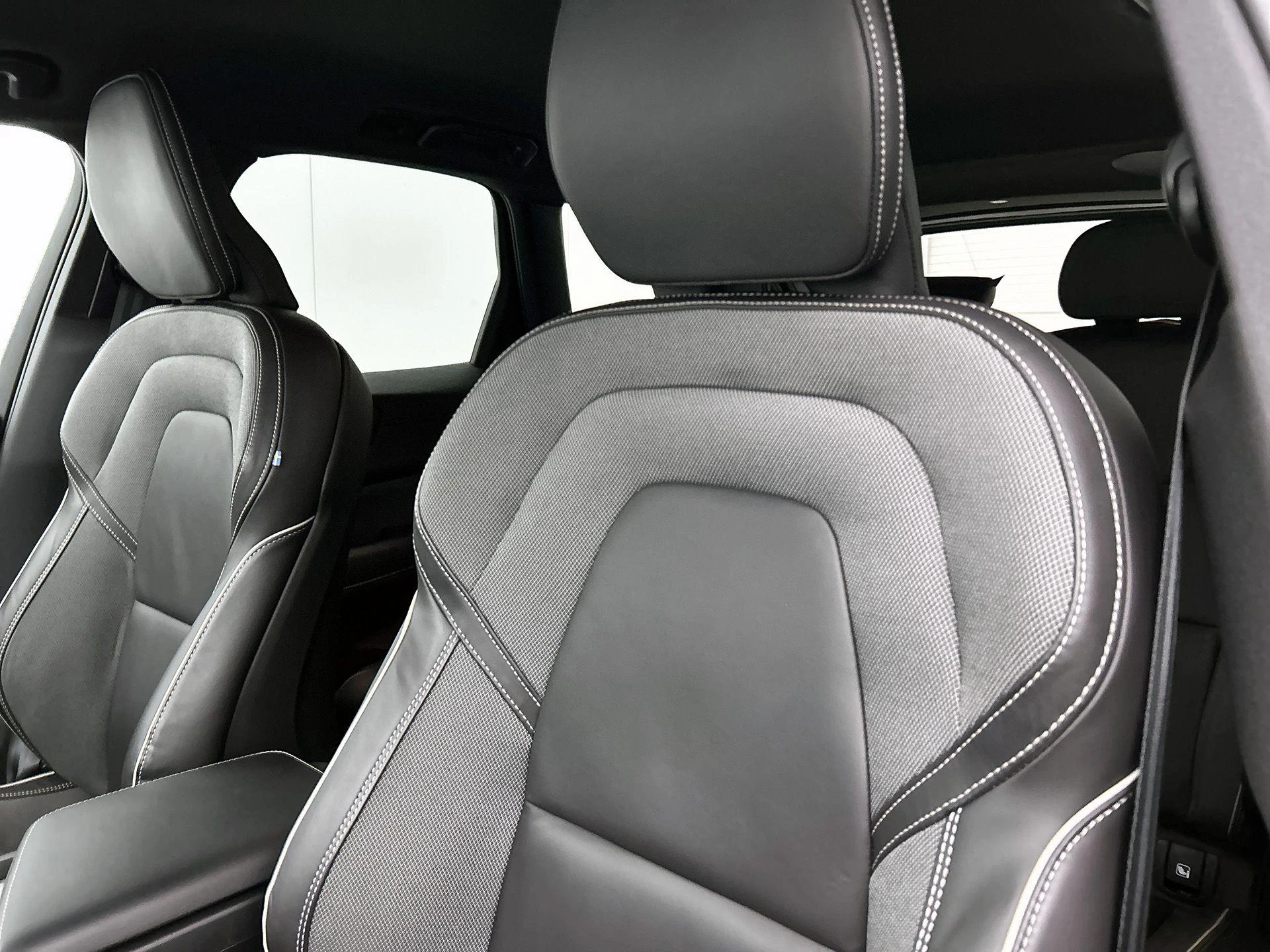 Volvo XC60 2.0 B5 R-Design
