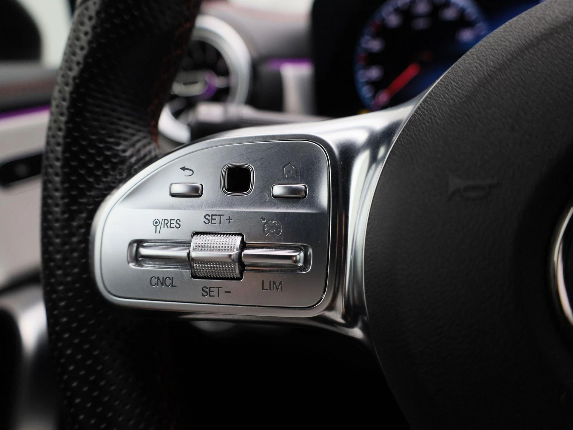 Mercedes-Benz-CLA-image-17