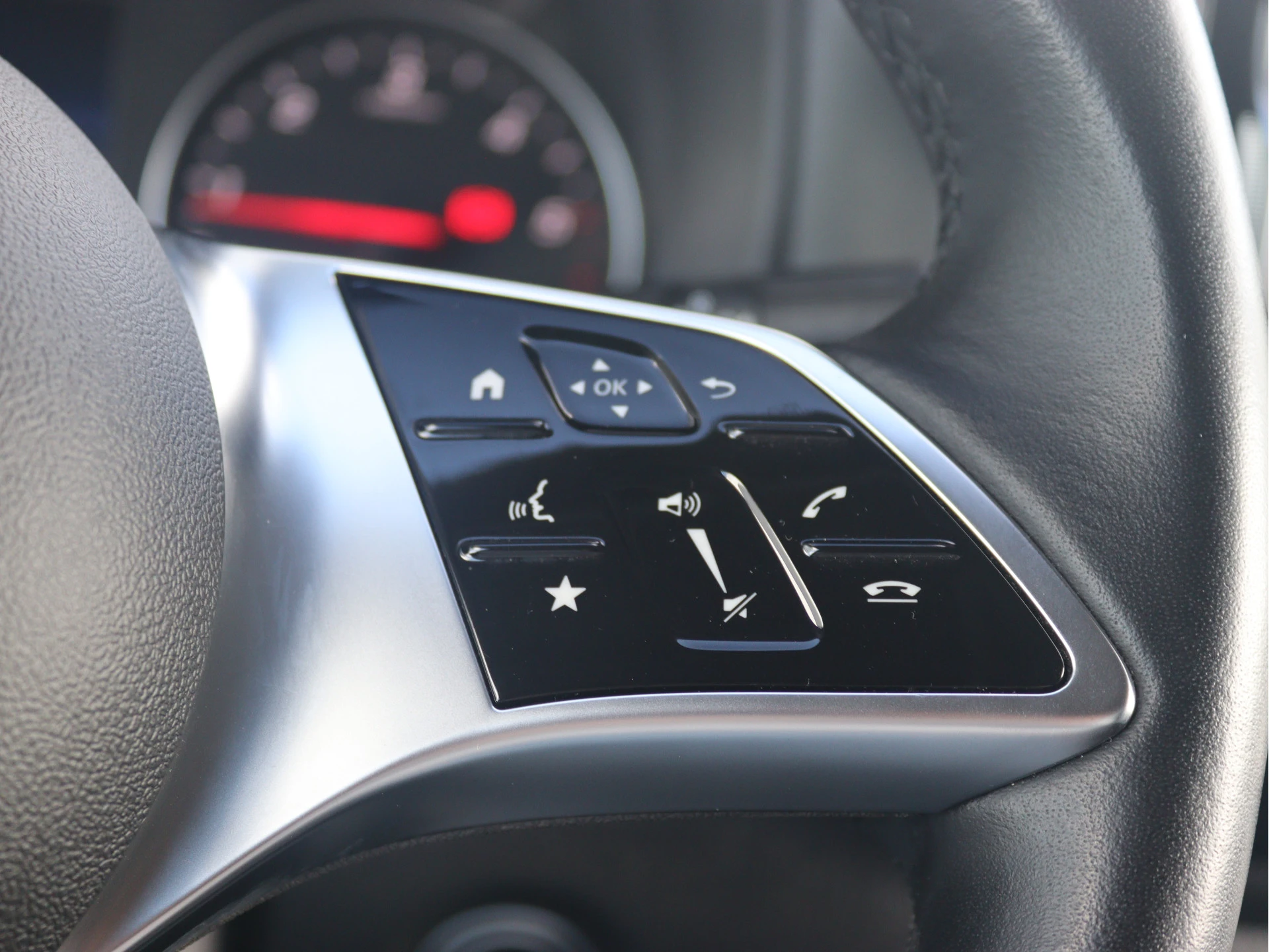 Mercedes-Benz-Vito-image-7