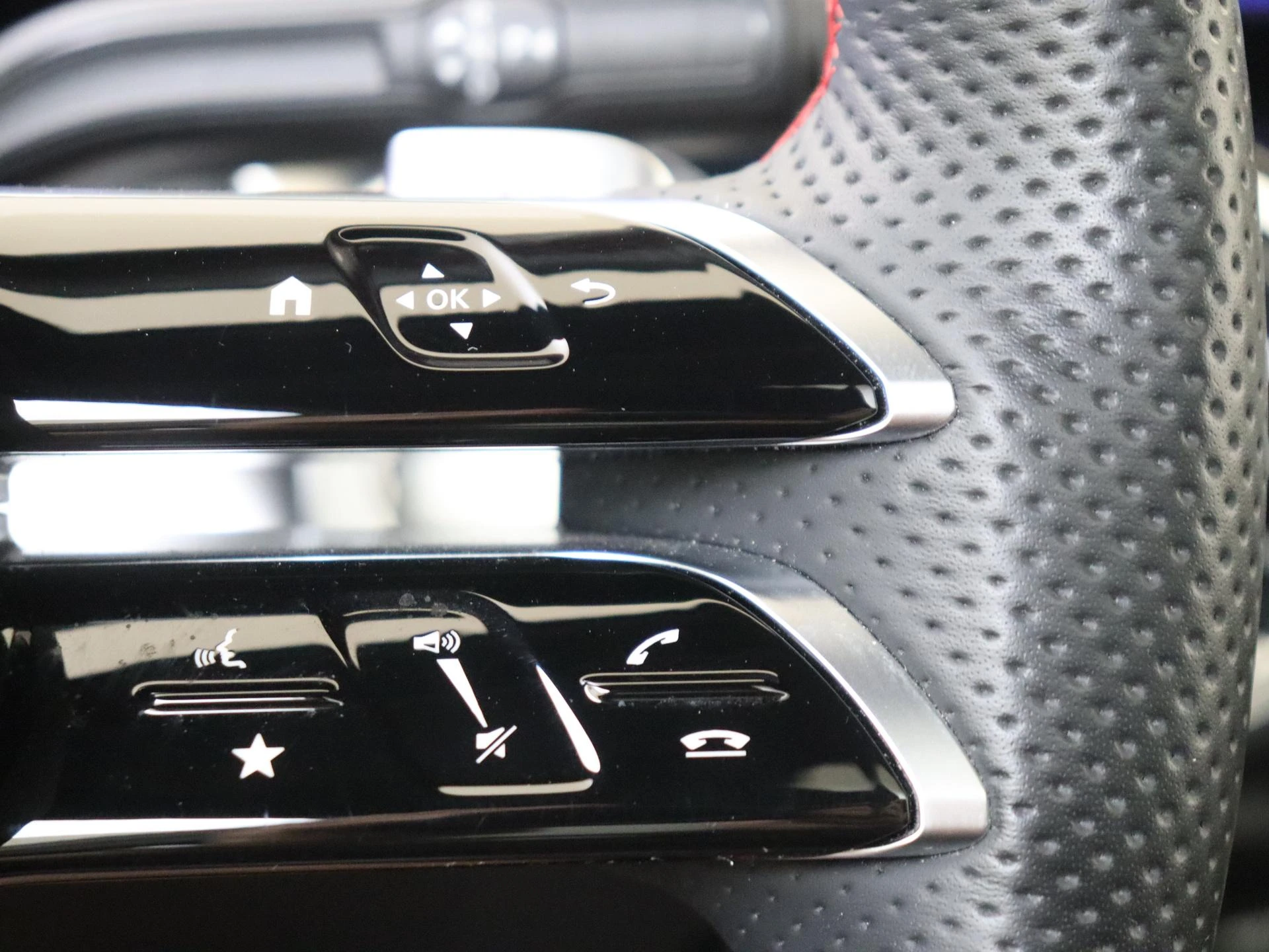 Mercedes-Benz-EQB-image-11