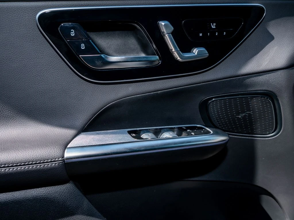 Mercedes-Benz-GLC 300 d-image-14