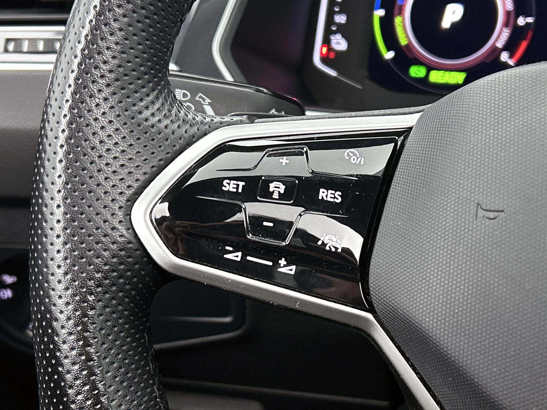 Volkswagen-Tiguan-image-5