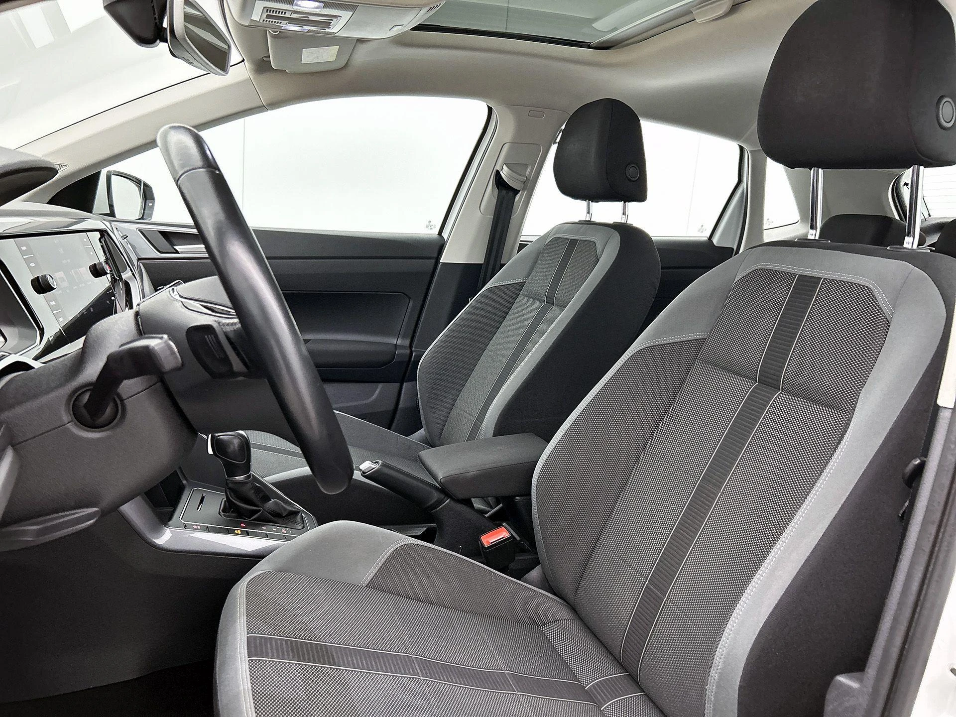 Volkswagen-Polo-image-33