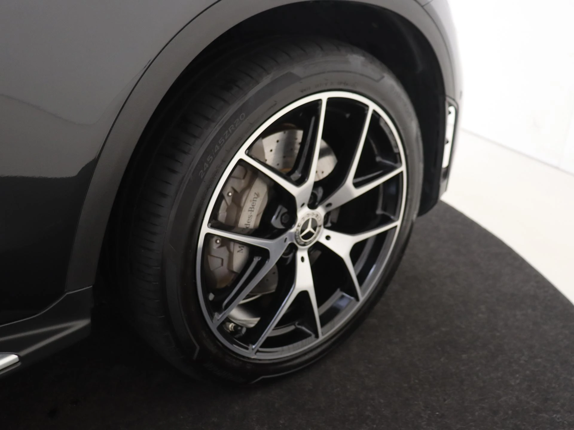Mercedes-Benz-GLC-image-29