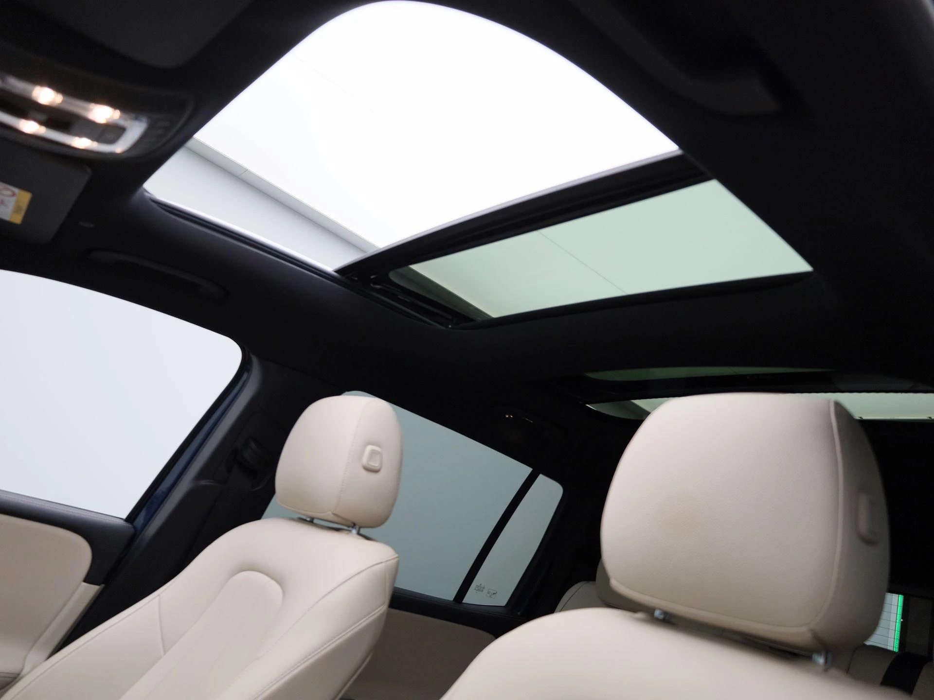 Mercedes-Benz-EQB-image-44