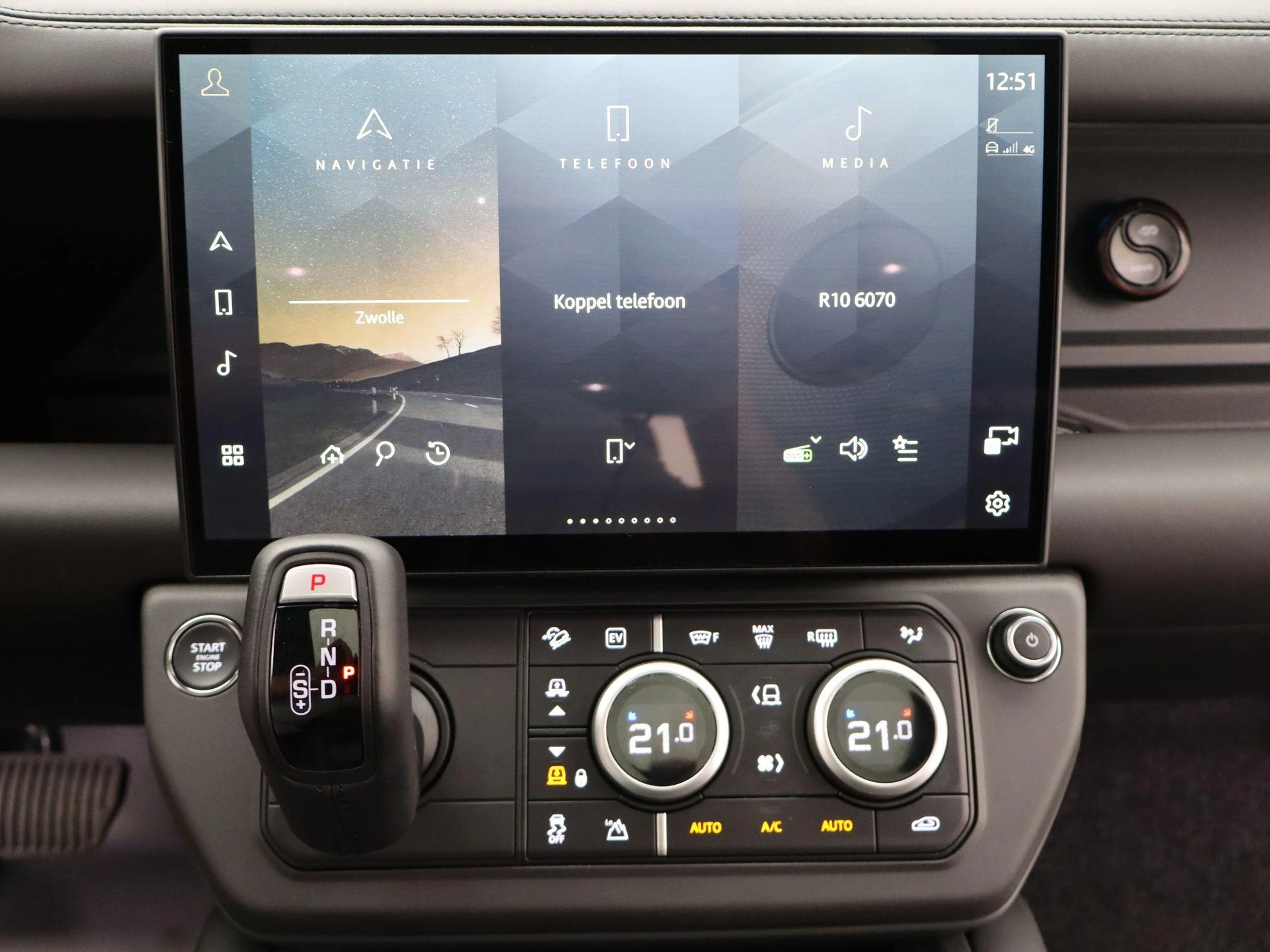 Land Rover Defender 110 2.0 P300e 110 X-Dynamic HSE