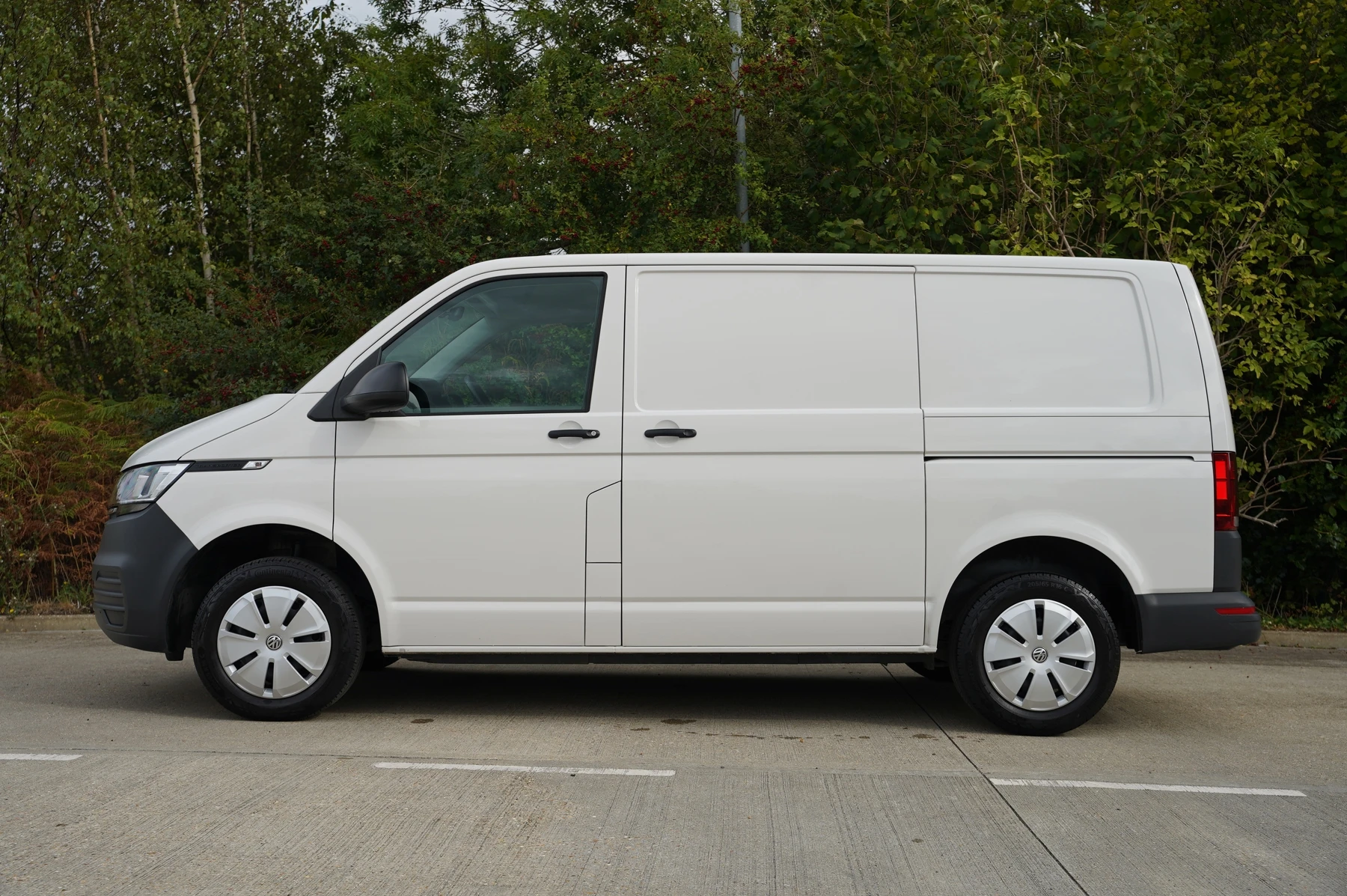 Volkswagen-Transporter-image-12