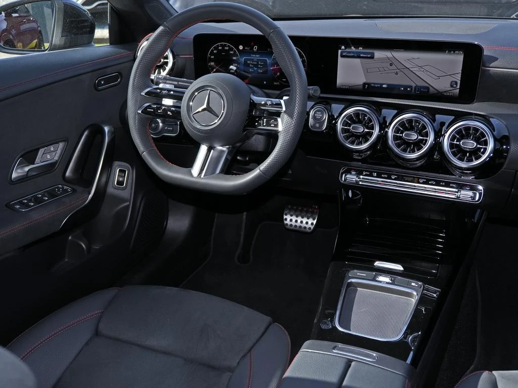 Mercedes-Benz-CLA 200-image-9