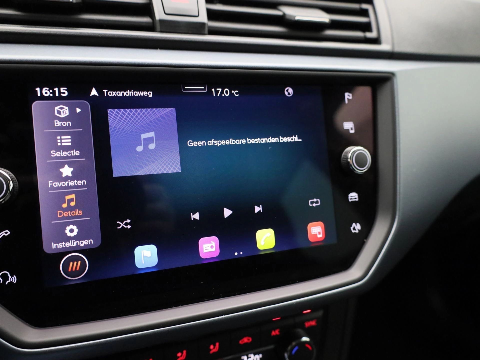 SEAT-Arona-image-15