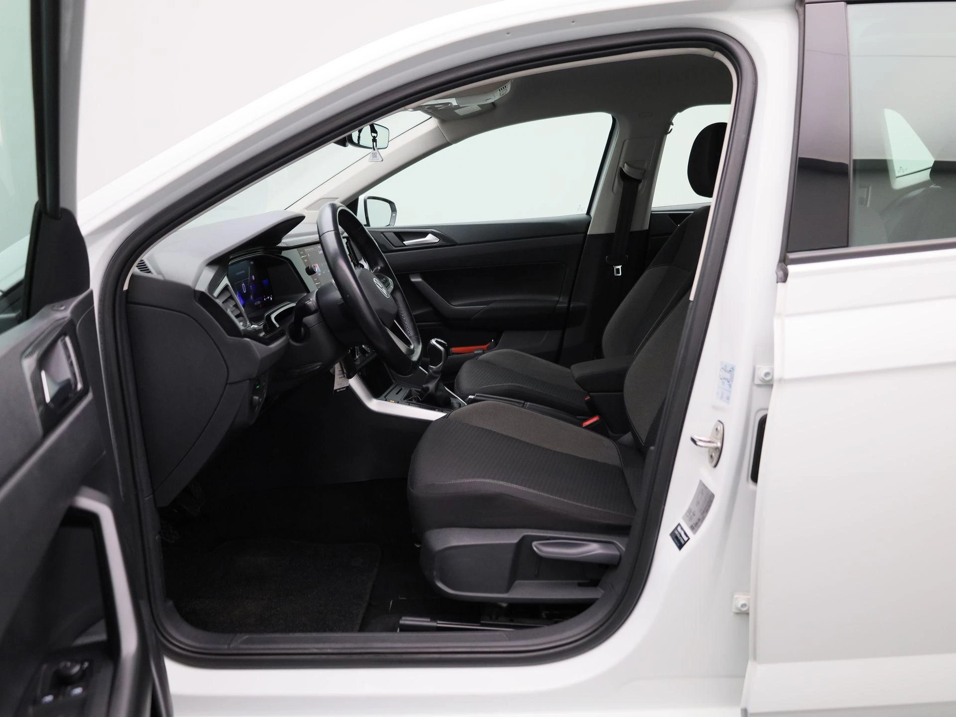 Volkswagen-Polo-image-8