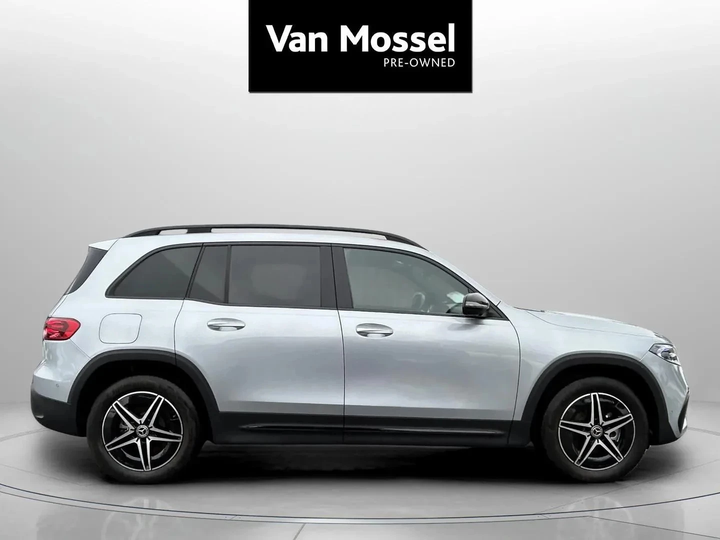 Mercedes-Benz-EQB-image-3