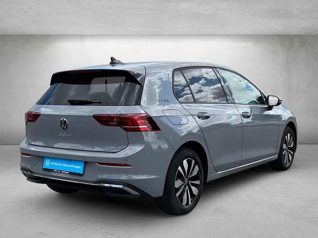 Volkswagen-Golf-image-2