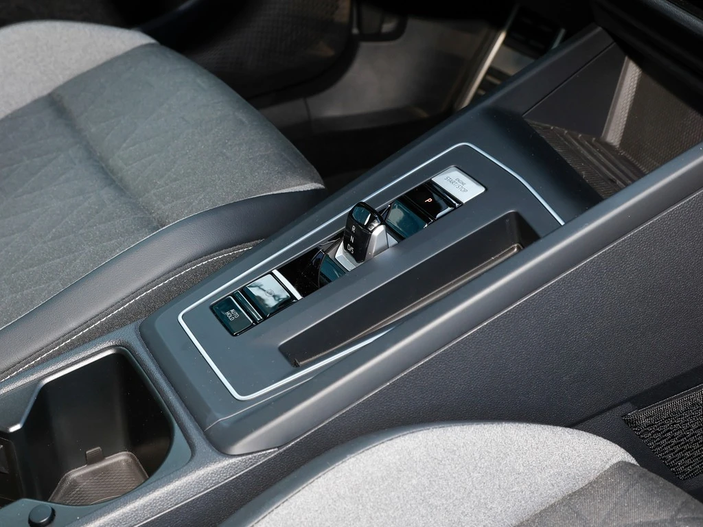 Volkswagen-Golf-image-8