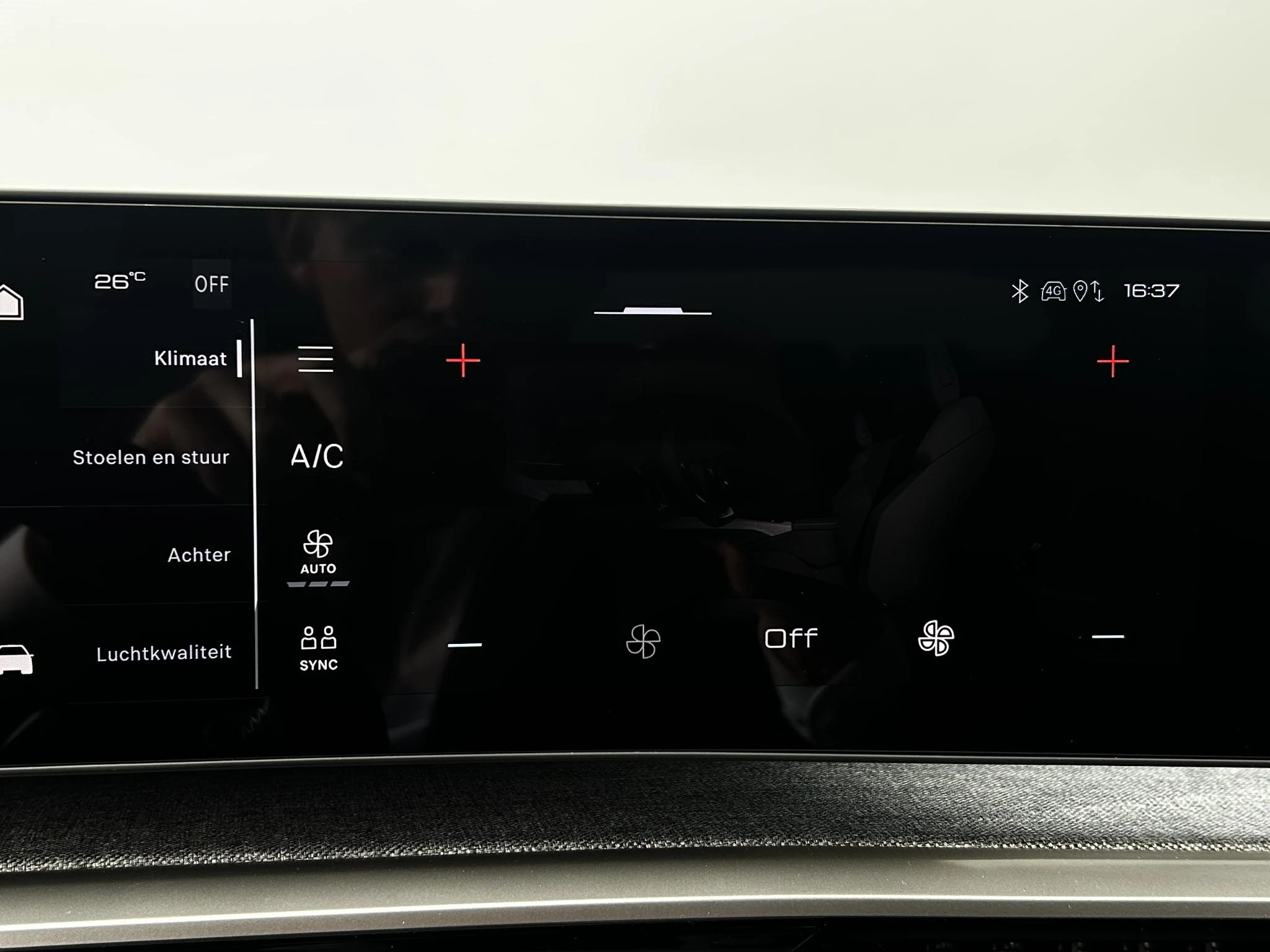 Peugeot-e-5008-image-19