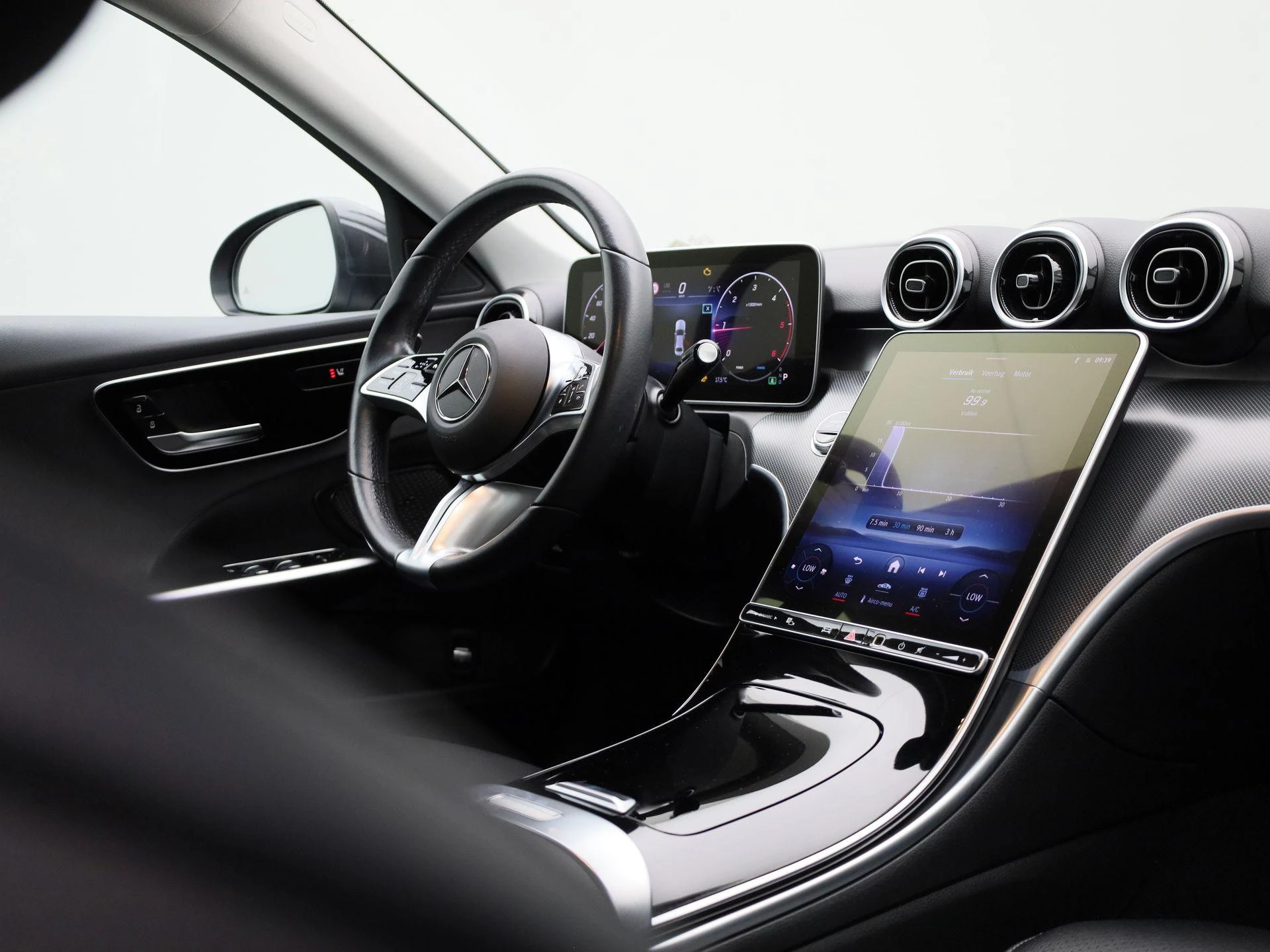 Mercedes-Benz-C-Klasse-image-37