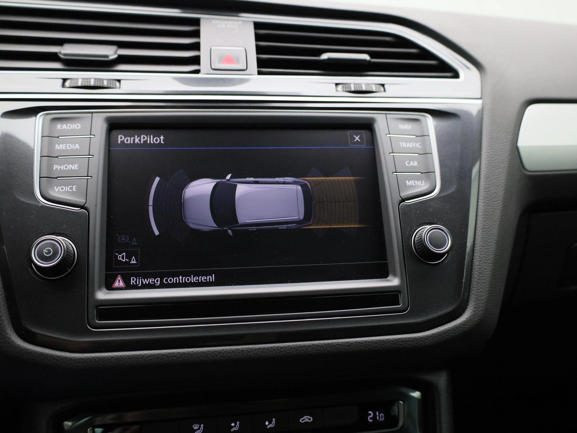Volkswagen-Tiguan-image-29