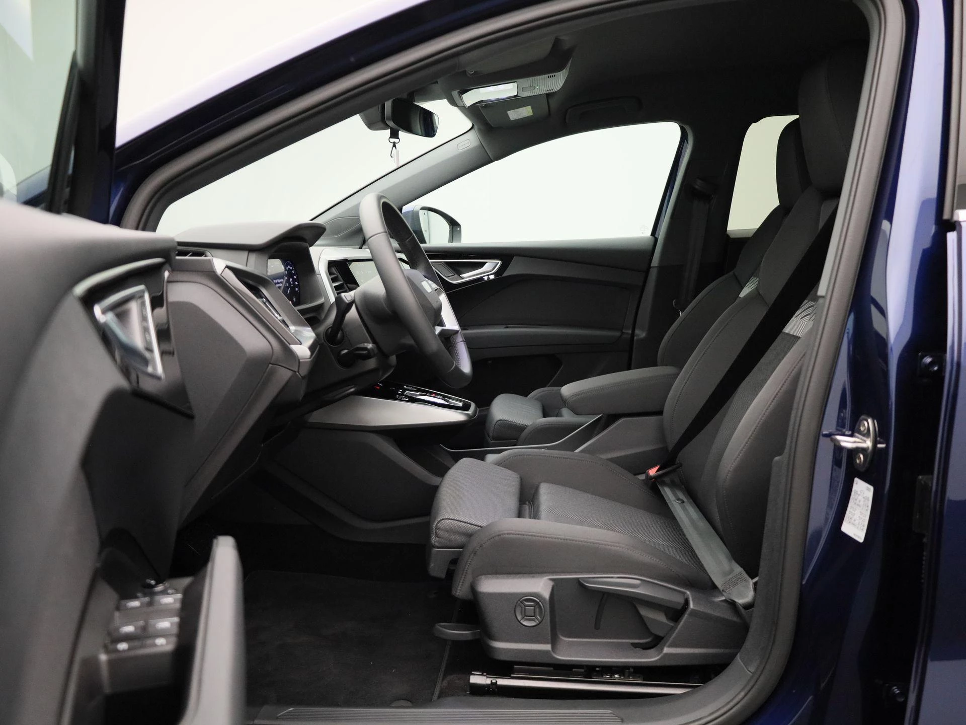 Audi-Q4 e-tron-image-10