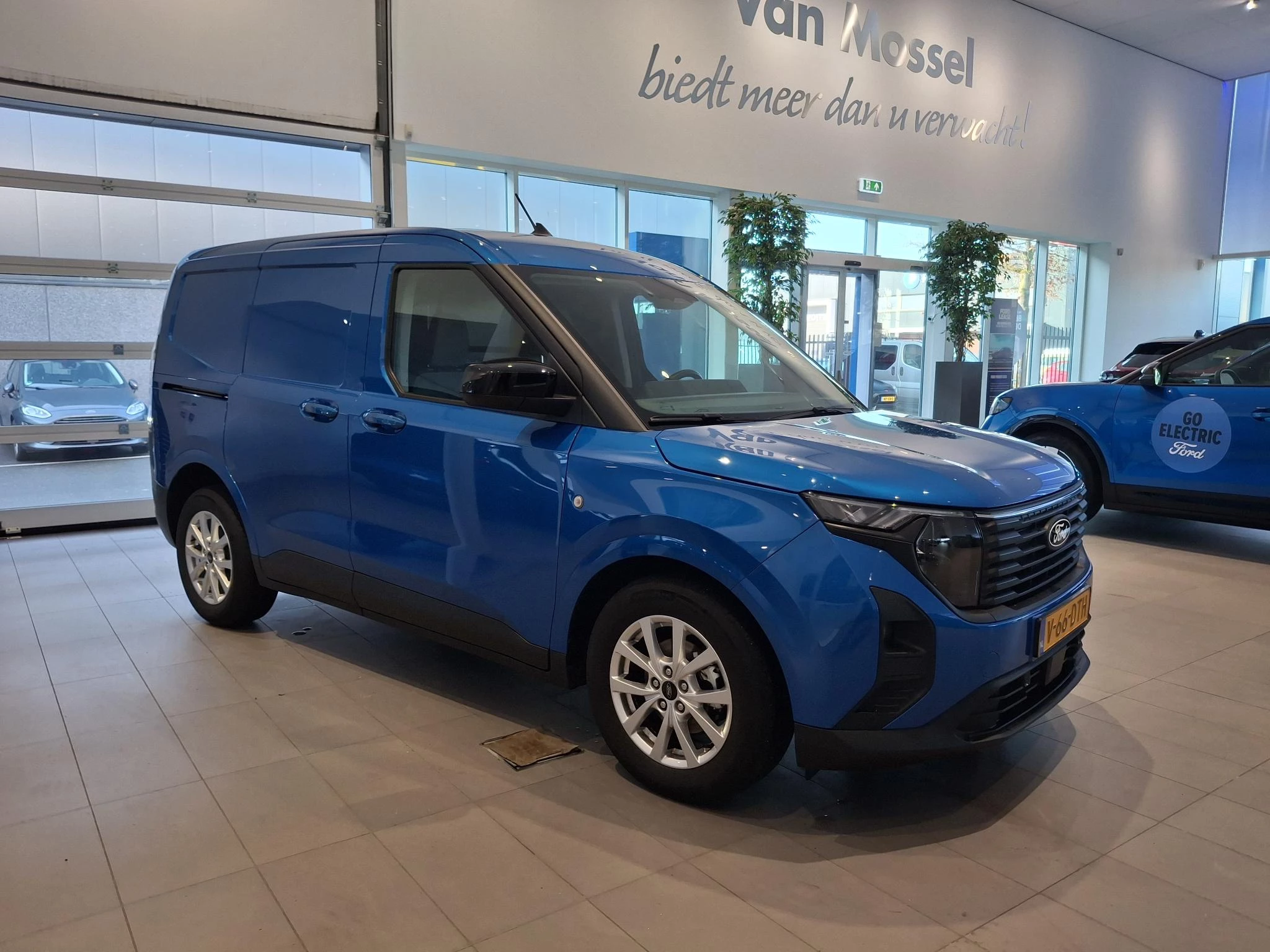 Ford-Transit Courier-image-7