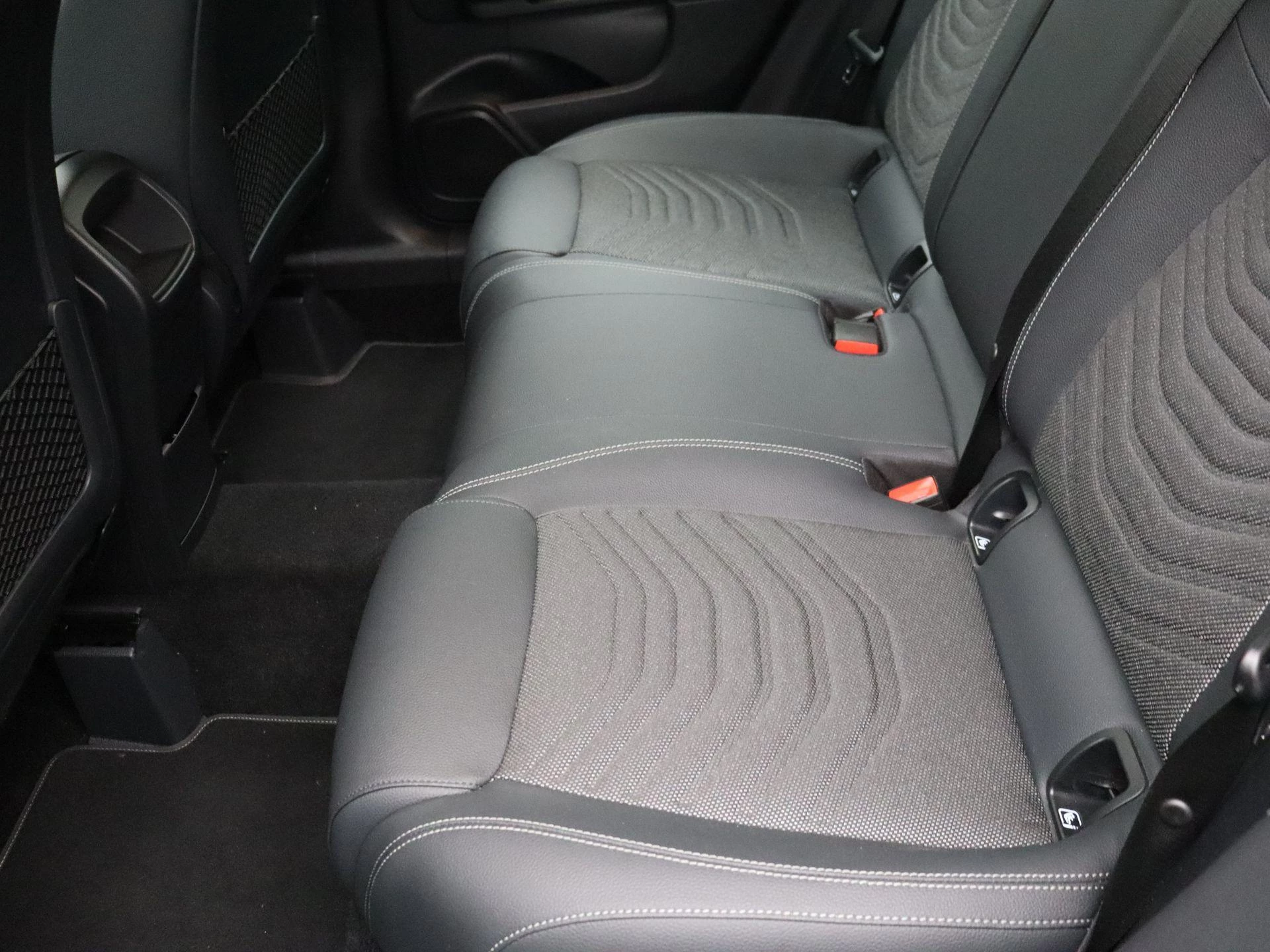 Mercedes-Benz GLA 180 Business Line + TREKHAAK + CAMERA + SENSOREN +